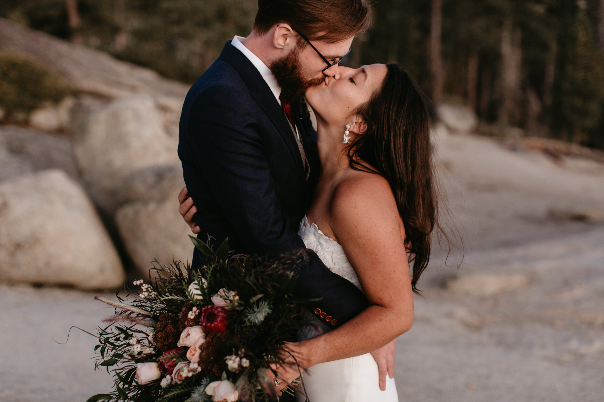 Nicole-Daacke-Photography-yosemite-national-park-elopement-photography-adventure-elopement-in-yosemite-taft-point-sunset-elopement-photographs-california-intimate-destination-wedding-in-yosemite-national-park-7202.jpg