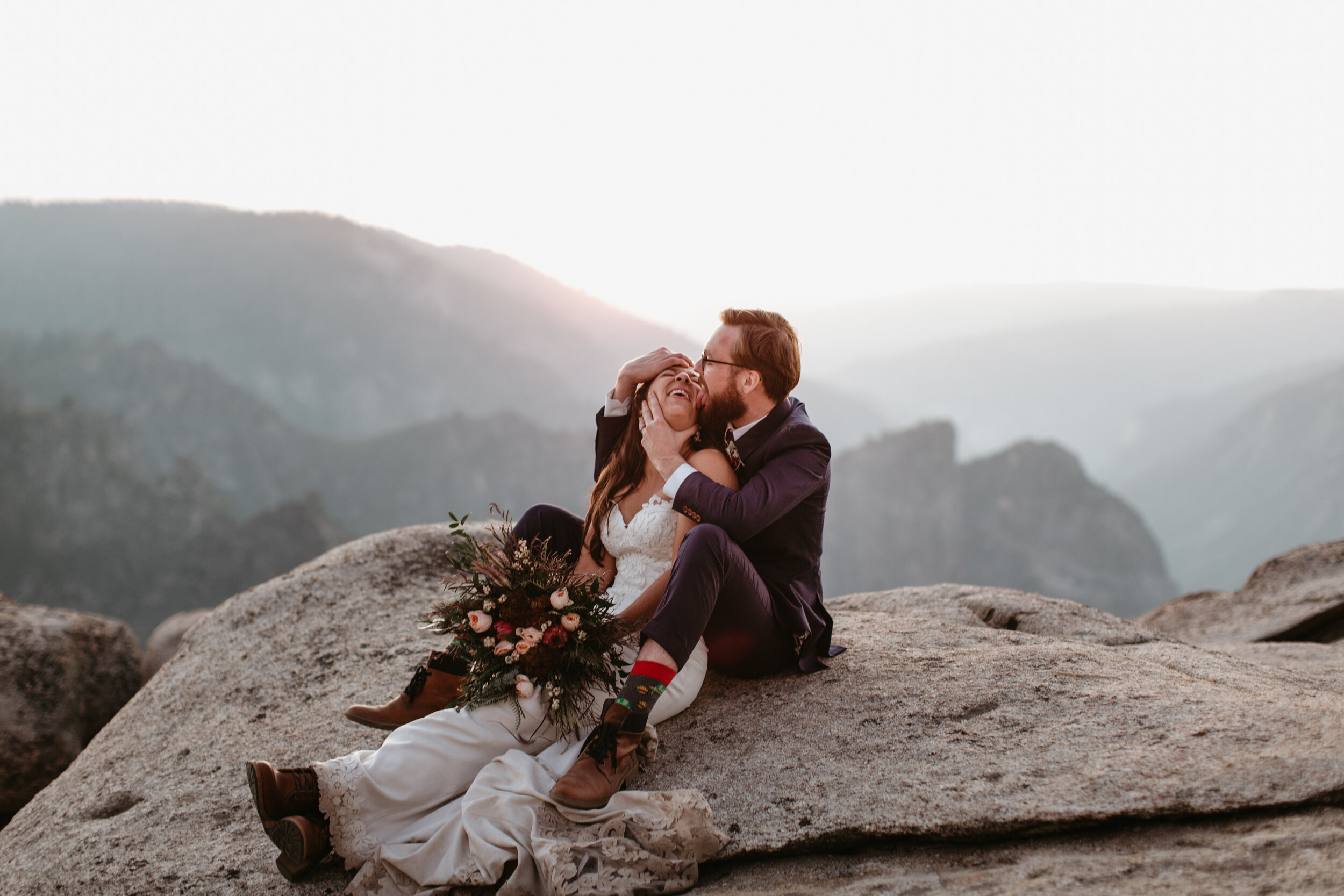 Nicole-Daacke-Photography-yosemite-national-park-elopement-photography-adventure-elopement-in-yosemite-taft-point-sunset-elopement-photographs-california-intimate-destination-wedding-in-yosemite-national-park-7178.jpg