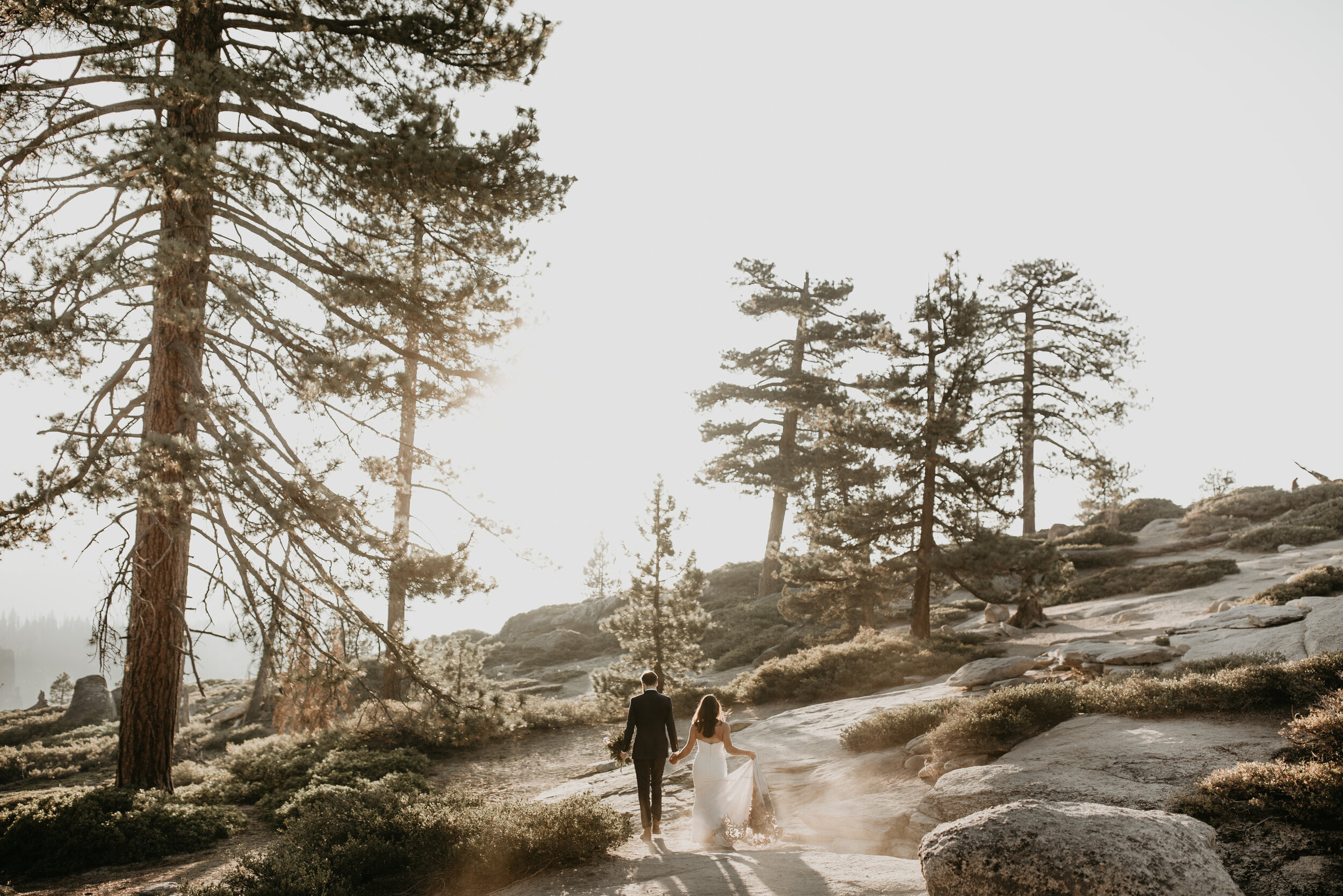 Nicole-Daacke-Photography-yosemite-national-park-elopement-photography-adventure-elopement-in-yosemite-taft-point-sunset-elopement-photographs-california-intimate-destination-wedding-in-yosemite-national-park-9287.jpg