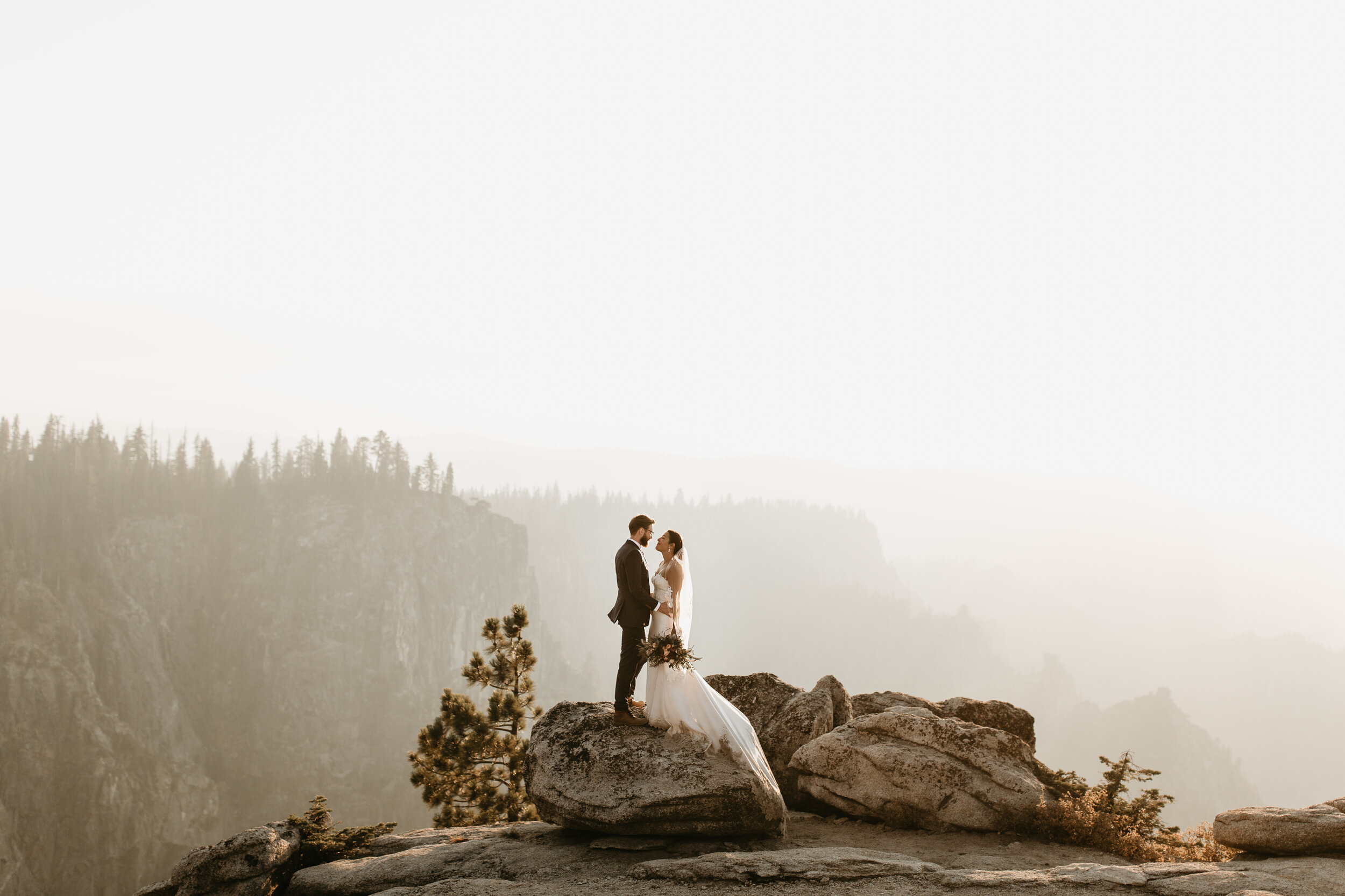 Nicole-Daacke-Photography-yosemite-national-park-elopement-photography-adventure-elopement-in-yosemite-taft-point-sunset-elopement-photographs-california-intimate-destination-wedding-in-yosemite-national-park-9297.jpg