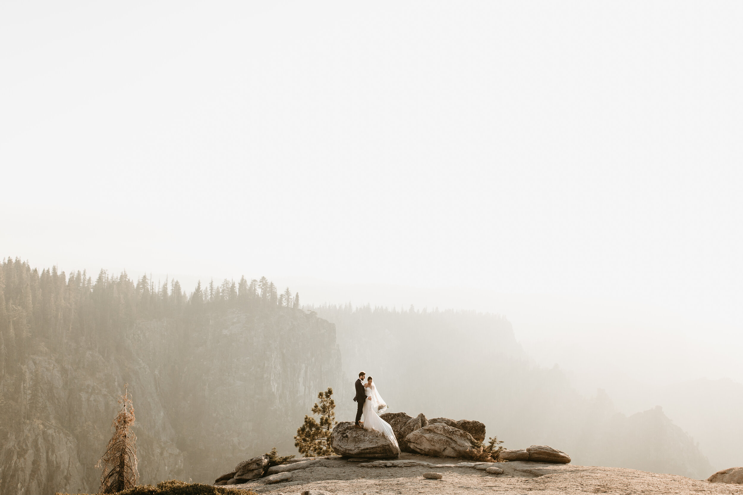 Nicole-Daacke-Photography-yosemite-national-park-elopement-photography-adventure-elopement-in-yosemite-taft-point-sunset-elopement-photographs-california-intimate-destination-wedding-in-yosemite-national-park-9298.jpg