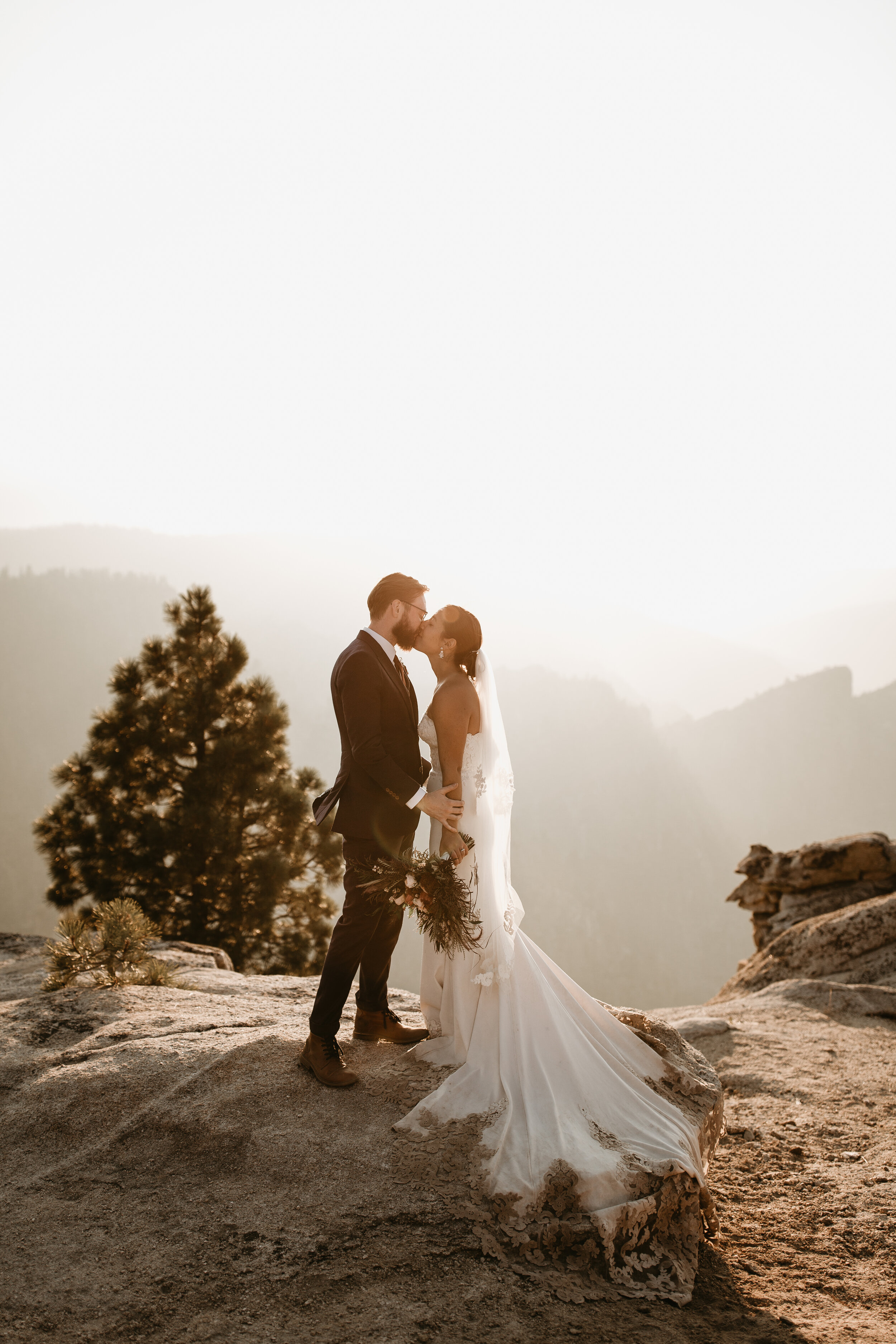 Nicole-Daacke-Photography-yosemite-national-park-elopement-photography-adventure-elopement-in-yosemite-taft-point-sunset-elopement-photographs-california-intimate-destination-wedding-in-yosemite-national-park-9312.jpg