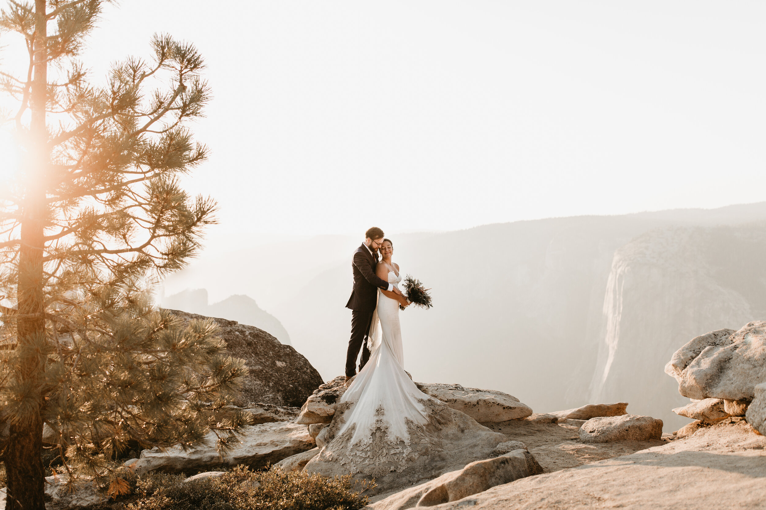 Nicole-Daacke-Photography-yosemite-national-park-elopement-photography-adventure-elopement-in-yosemite-taft-point-sunset-elopement-photographs-california-intimate-destination-wedding-in-yosemite-national-park-9320.jpg