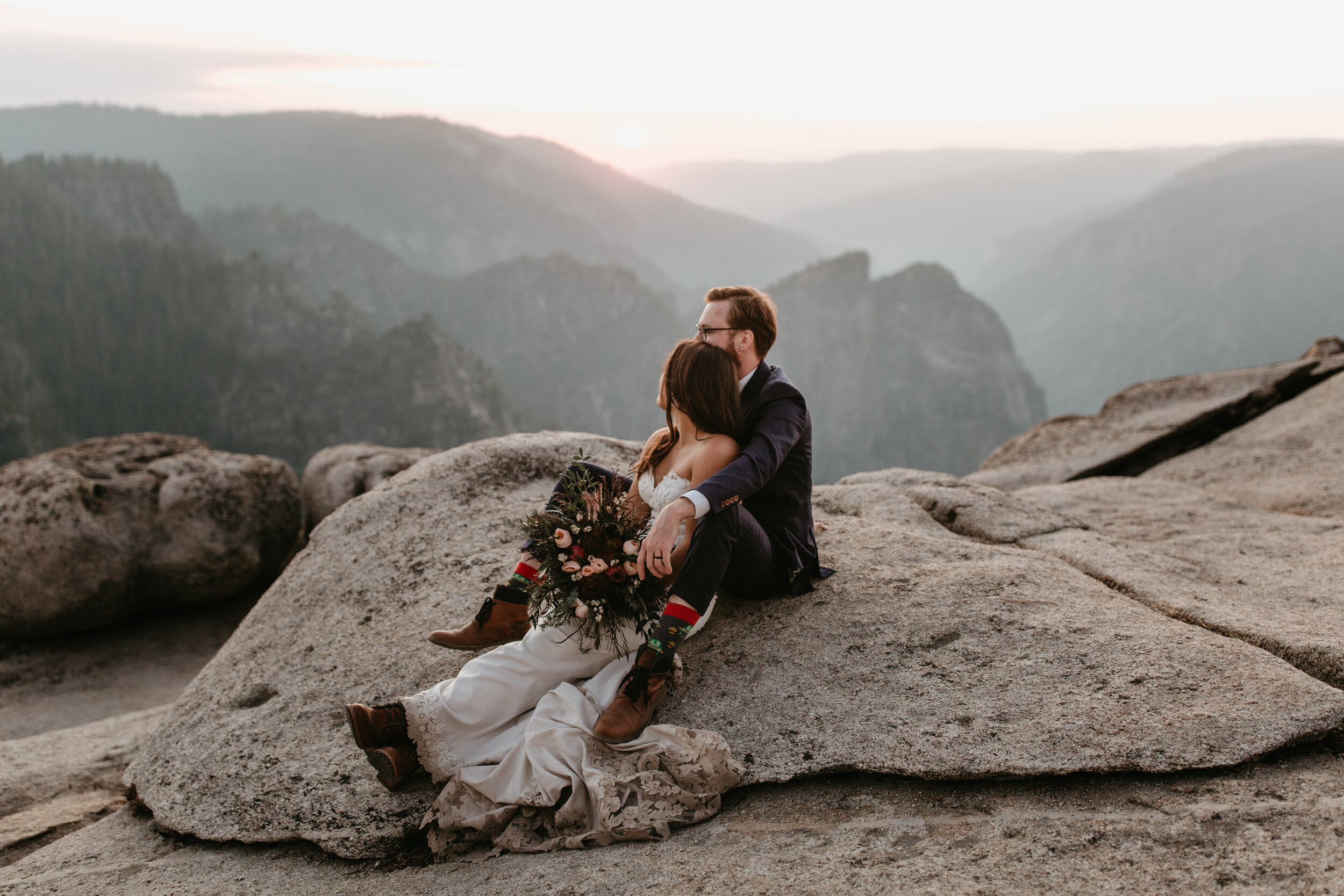 Nicole-Daacke-Photography-yosemite-national-park-elopement-photography-adventure-elopement-in-yosemite-taft-point-sunset-elopement-photographs-california-intimate-destination-wedding-in-yosemite-national-park-9491.jpg