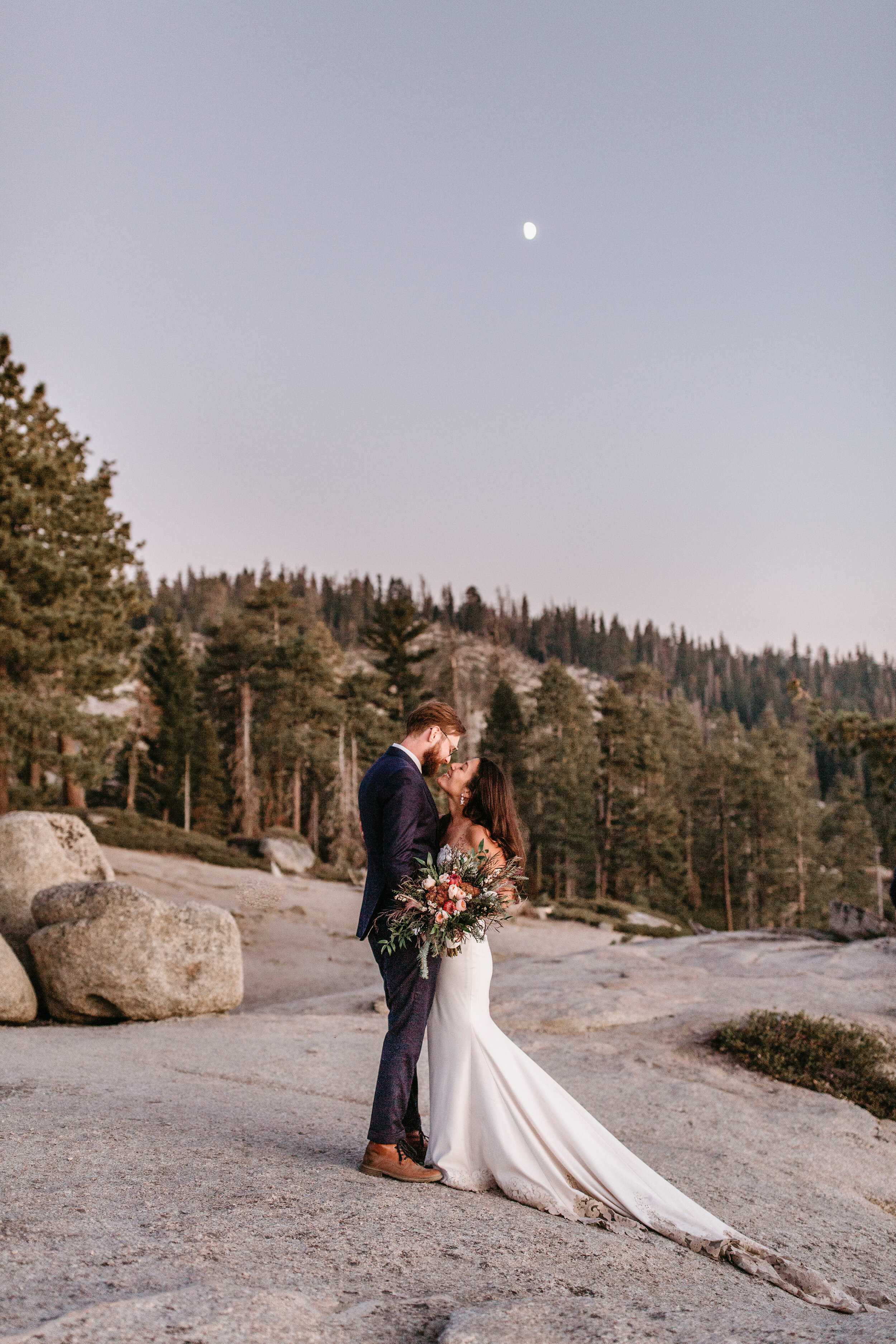 Nicole-Daacke-Photography-yosemite-national-park-elopement-photography-adventure-elopement-in-yosemite-taft-point-sunset-elopement-photographs-california-intimate-destination-wedding-in-yosemite-national-park-9518.jpg
