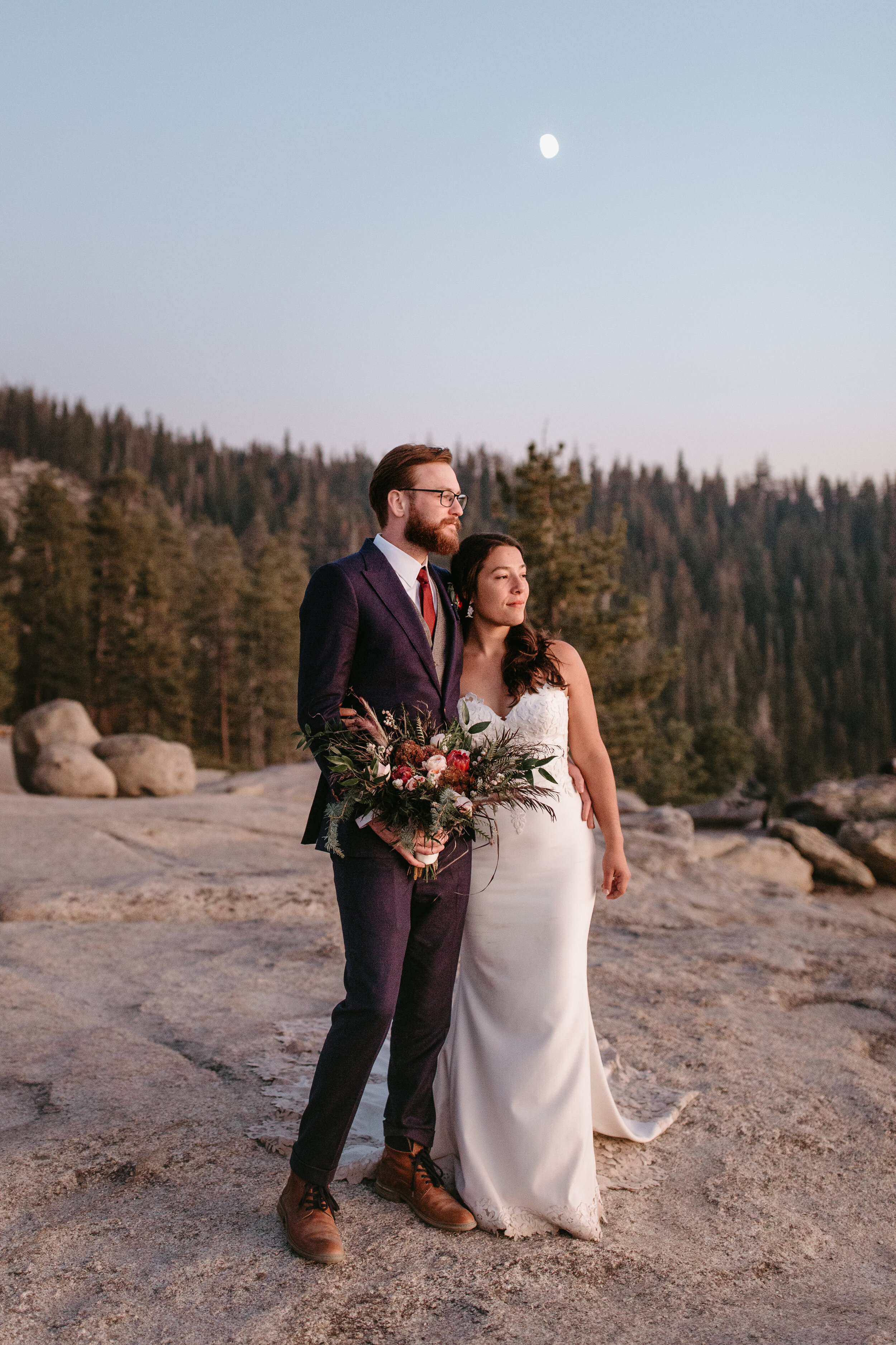 Nicole-Daacke-Photography-yosemite-national-park-elopement-photography-adventure-elopement-in-yosemite-taft-point-sunset-elopement-photographs-california-intimate-destination-wedding-in-yosemite-national-park-9547.jpg