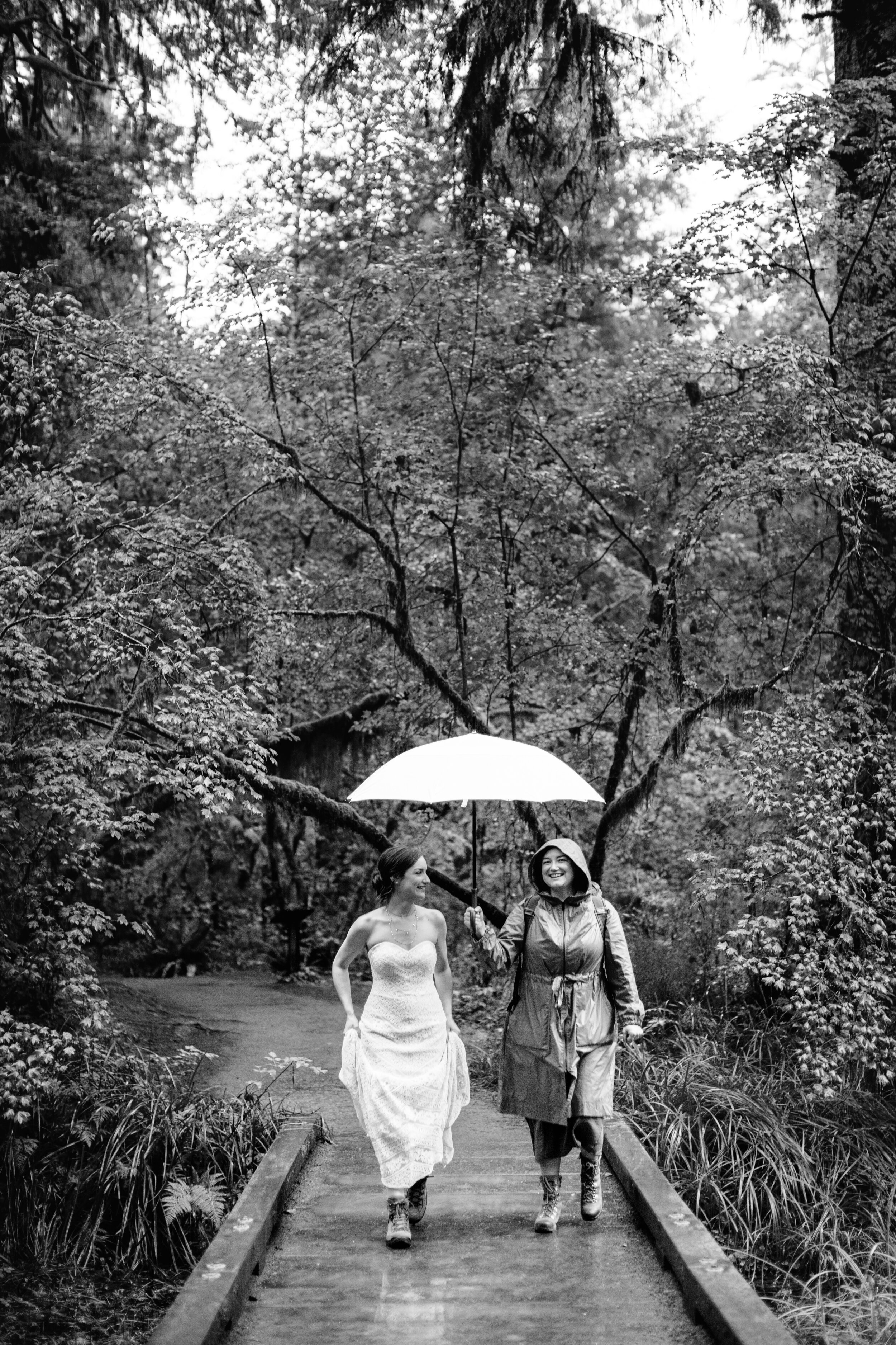 Nicole-Daacke-Photography-Olympic-national-park-elopement-photography-intimiate-elopement-in-olympic-peninsula-washington-state-rainy-day-ruby-beach-hoh-rainforest-elopement-inspiration-rainforest-pnw-elopement-photography-106.jpg