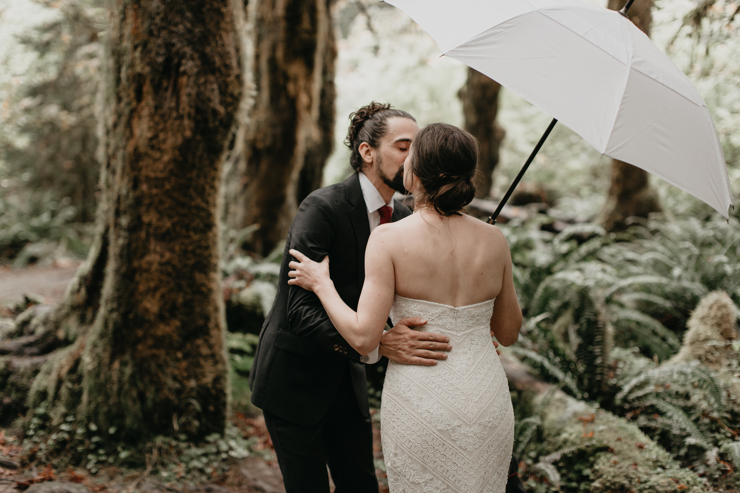 Nicole-Daacke-Photography-Olympic-national-park-elopement-photography-intimiate-elopement-in-olympic-peninsula-washington-state-rainy-day-ruby-beach-hoh-rainforest-elopement-inspiration-rainforest-pnw-elopement-photography-111.jpg