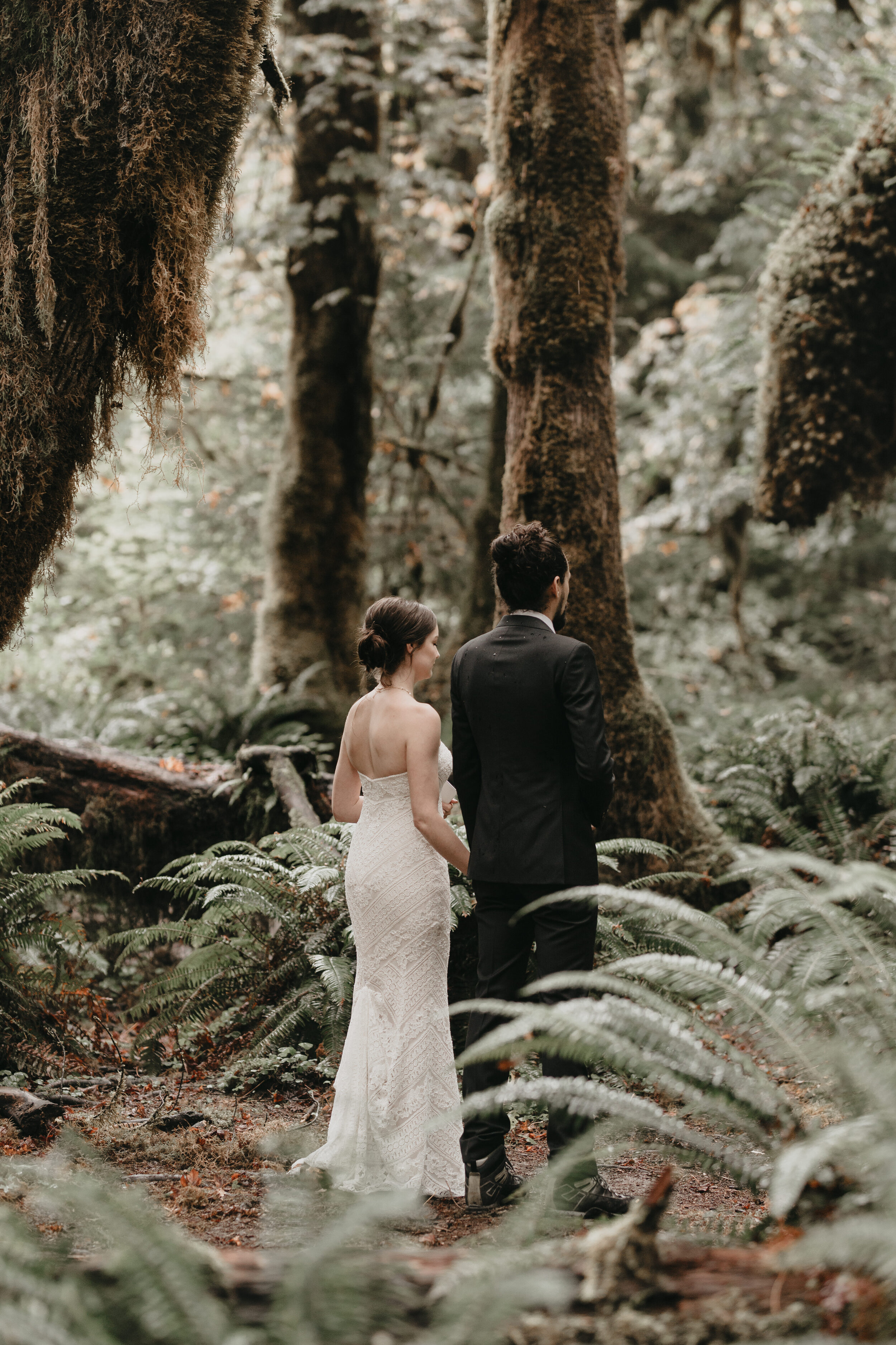 Nicole-Daacke-Photography-Olympic-national-park-elopement-photography-intimiate-elopement-in-olympic-peninsula-washington-state-rainy-day-ruby-beach-hoh-rainforest-elopement-inspiration-rainforest-pnw-elopement-photography-113.jpg