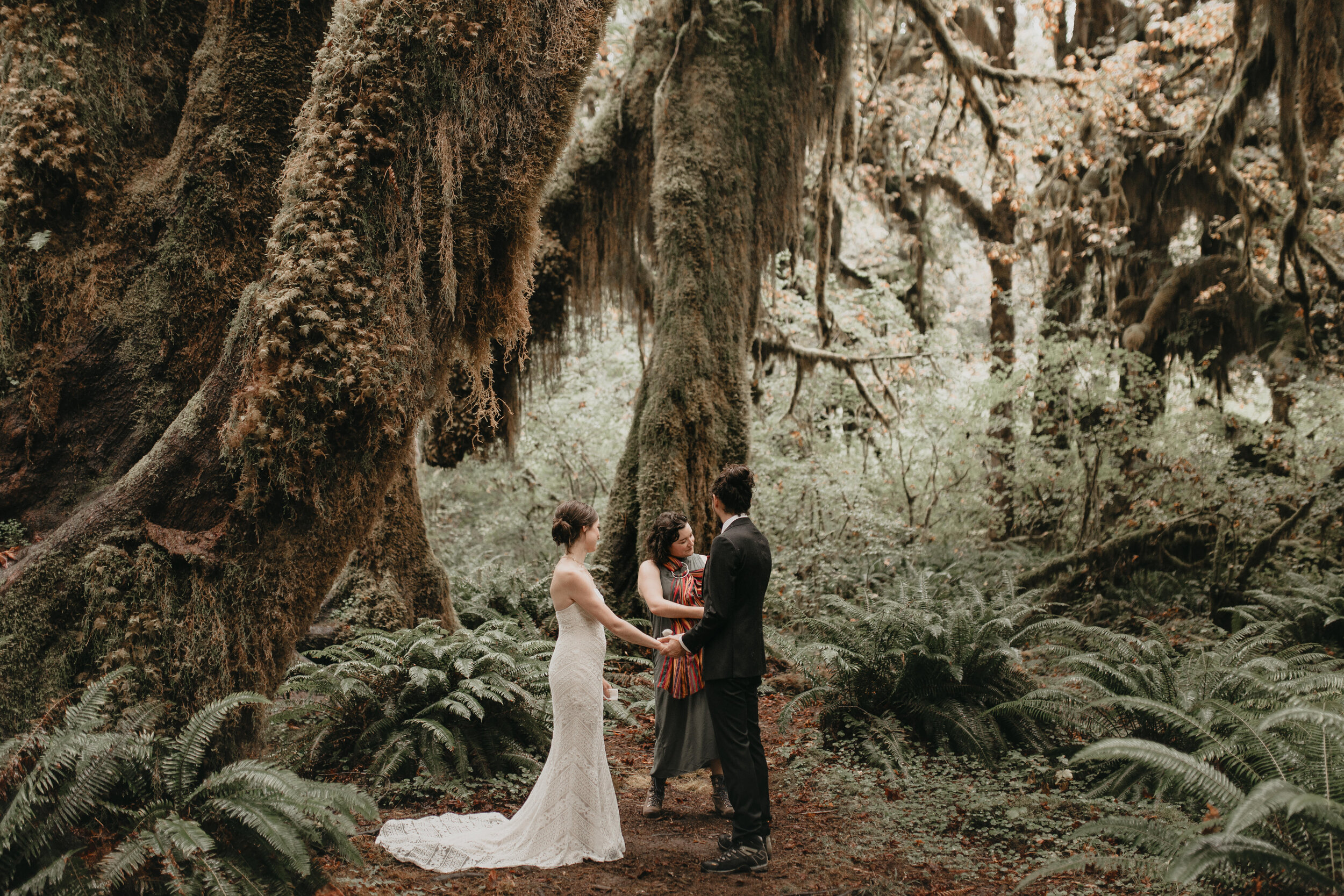 Nicole-Daacke-Photography-Olympic-national-park-elopement-photography-intimiate-elopement-in-olympic-peninsula-washington-state-rainy-day-ruby-beach-hoh-rainforest-elopement-inspiration-rainforest-pnw-elopement-photography-115.jpg