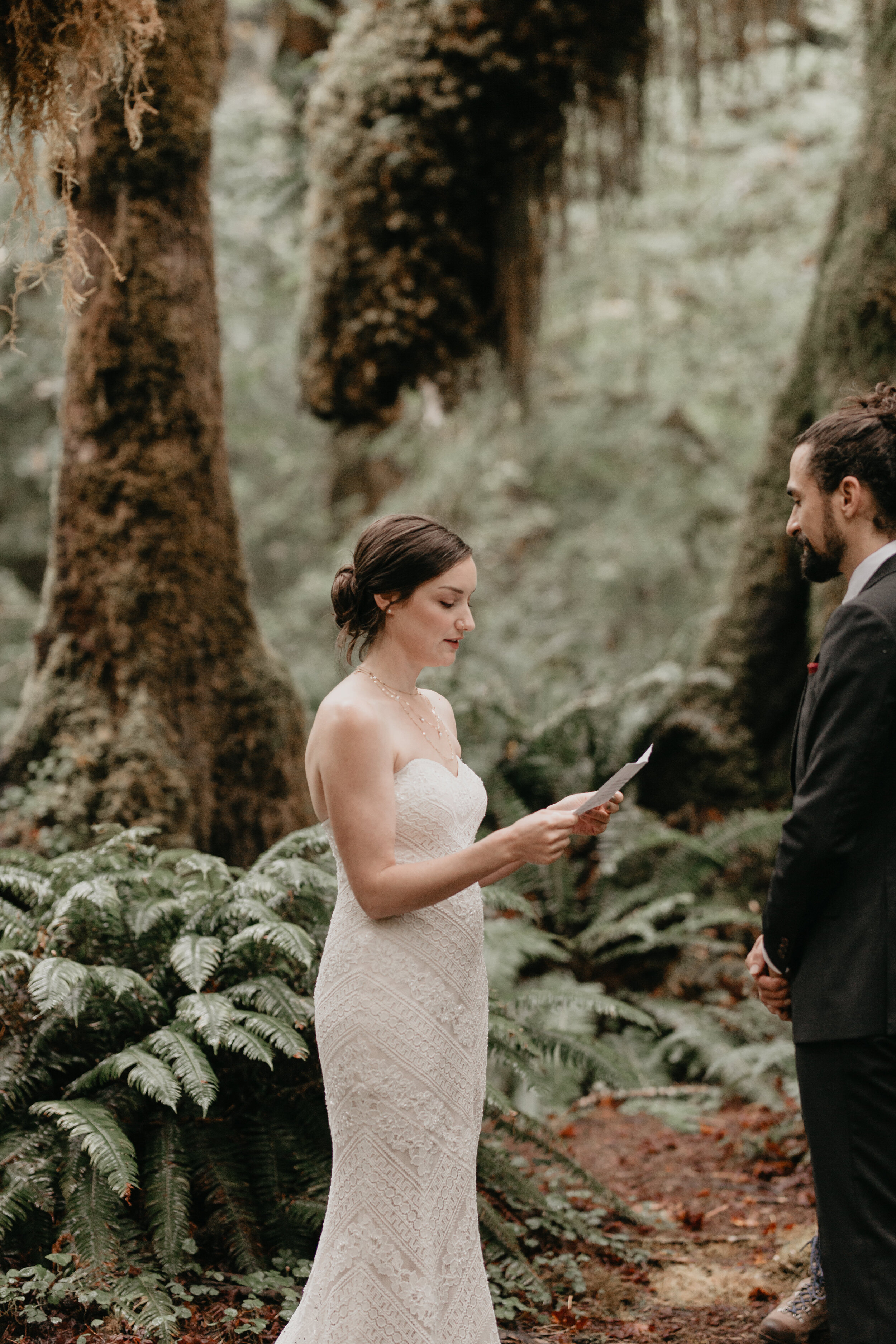 Nicole-Daacke-Photography-Olympic-national-park-elopement-photography-intimiate-elopement-in-olympic-peninsula-washington-state-rainy-day-ruby-beach-hoh-rainforest-elopement-inspiration-rainforest-pnw-elopement-photography-116.jpg