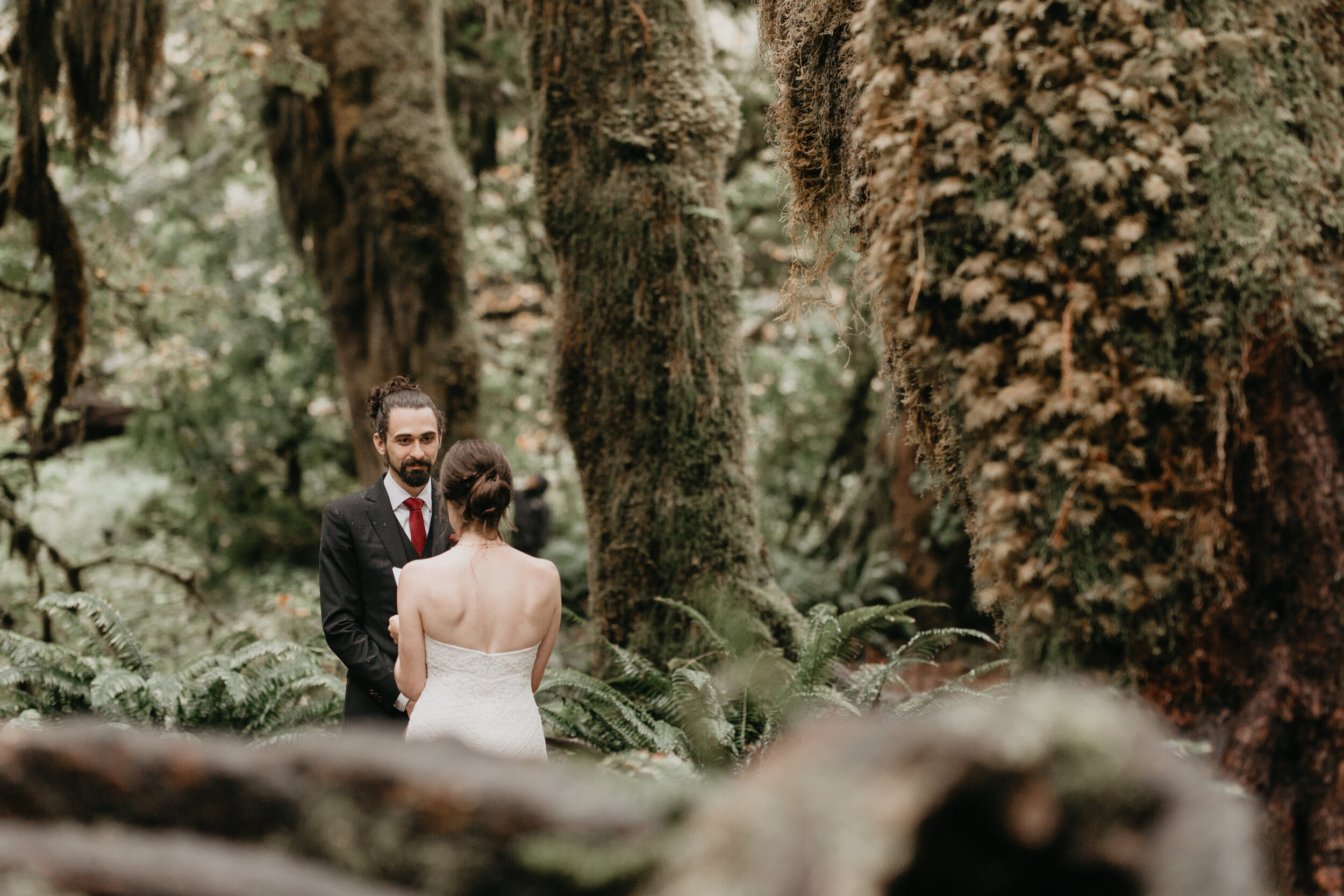 Nicole-Daacke-Photography-Olympic-national-park-elopement-photography-intimiate-elopement-in-olympic-peninsula-washington-state-rainy-day-ruby-beach-hoh-rainforest-elopement-inspiration-rainforest-pnw-elopement-photography-118.jpg