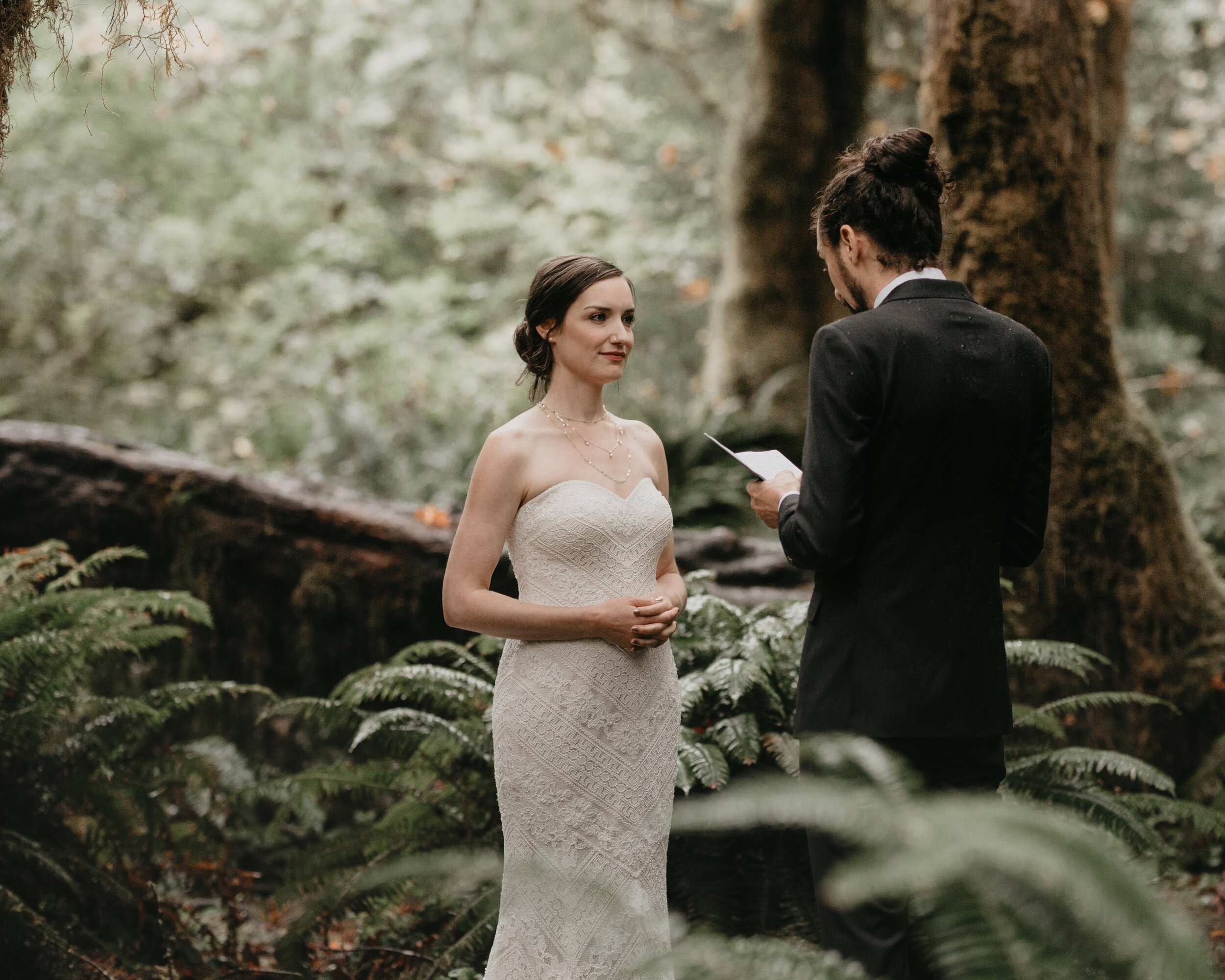 Nicole-Daacke-Photography-Olympic-national-park-elopement-photography-intimiate-elopement-in-olympic-peninsula-washington-state-rainy-day-ruby-beach-hoh-rainforest-elopement-inspiration-rainforest-pnw-elopement-photography-120.jpg