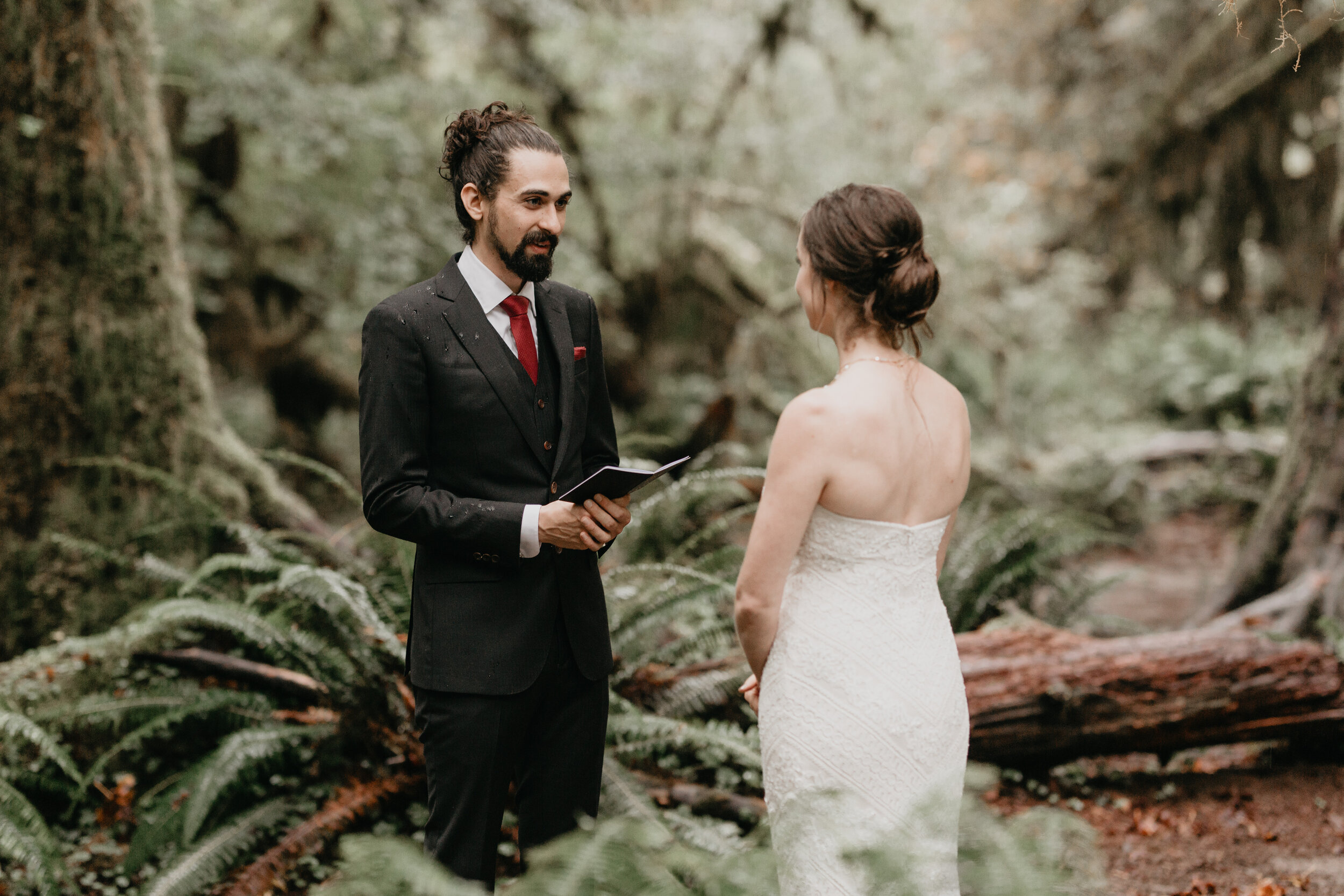 Nicole-Daacke-Photography-Olympic-national-park-elopement-photography-intimiate-elopement-in-olympic-peninsula-washington-state-rainy-day-ruby-beach-hoh-rainforest-elopement-inspiration-rainforest-pnw-elopement-photography-119.jpg