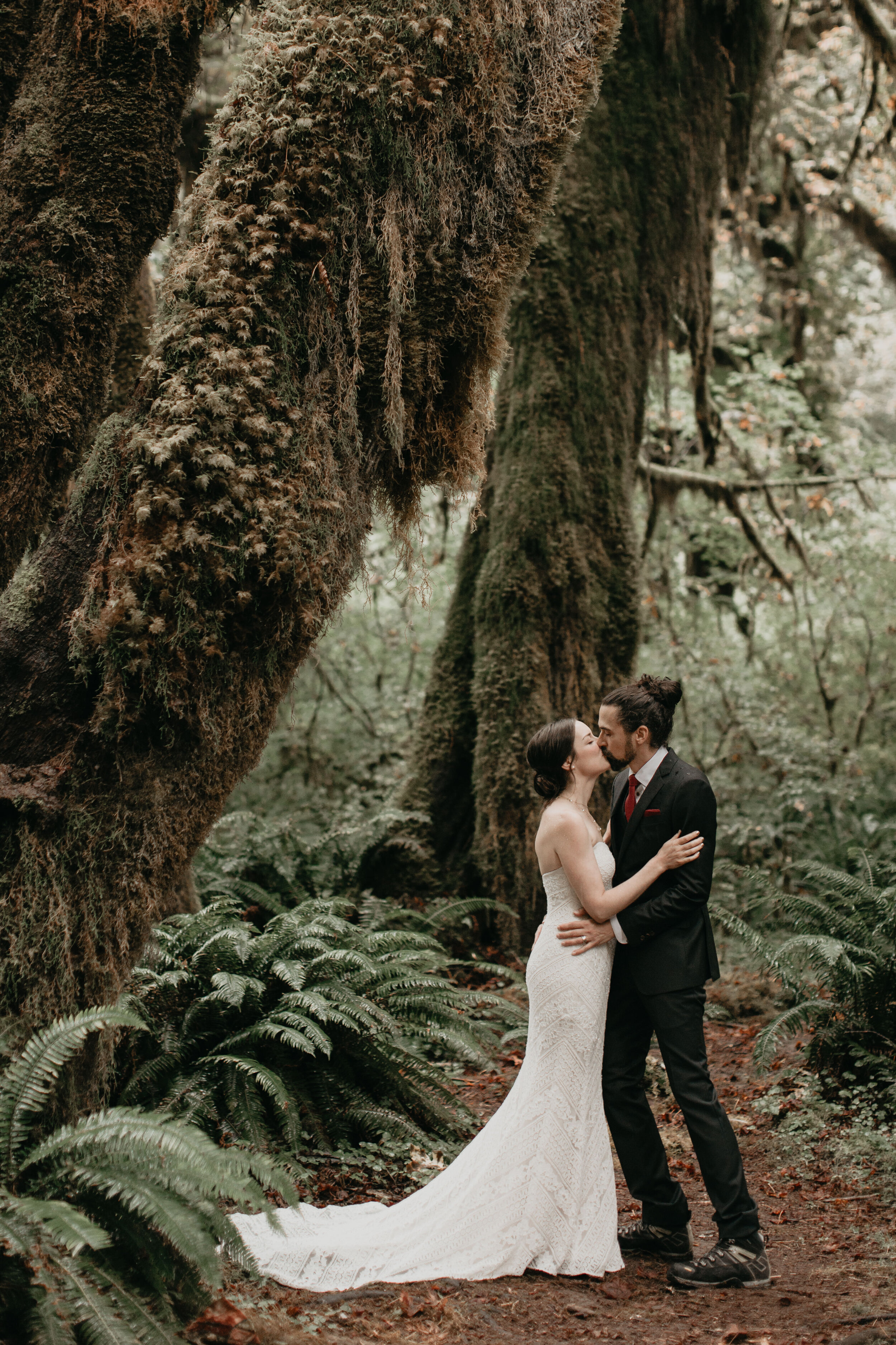 Nicole-Daacke-Photography-Olympic-national-park-elopement-photography-intimiate-elopement-in-olympic-peninsula-washington-state-rainy-day-ruby-beach-hoh-rainforest-elopement-inspiration-rainforest-pnw-elopement-photography-121.jpg