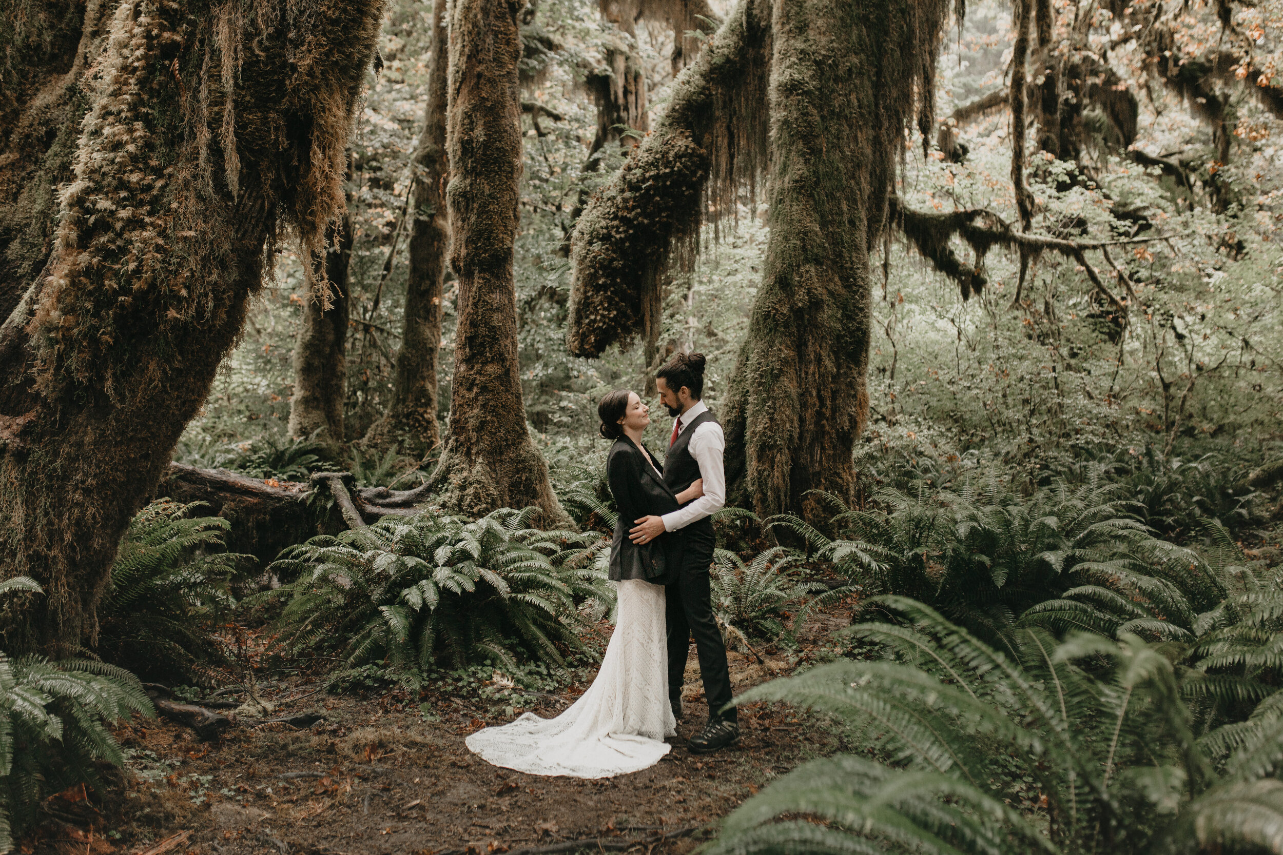 Nicole-Daacke-Photography-Olympic-national-park-elopement-photography-intimiate-elopement-in-olympic-peninsula-washington-state-rainy-day-ruby-beach-hoh-rainforest-elopement-inspiration-rainforest-pnw-elopement-photography-128.jpg