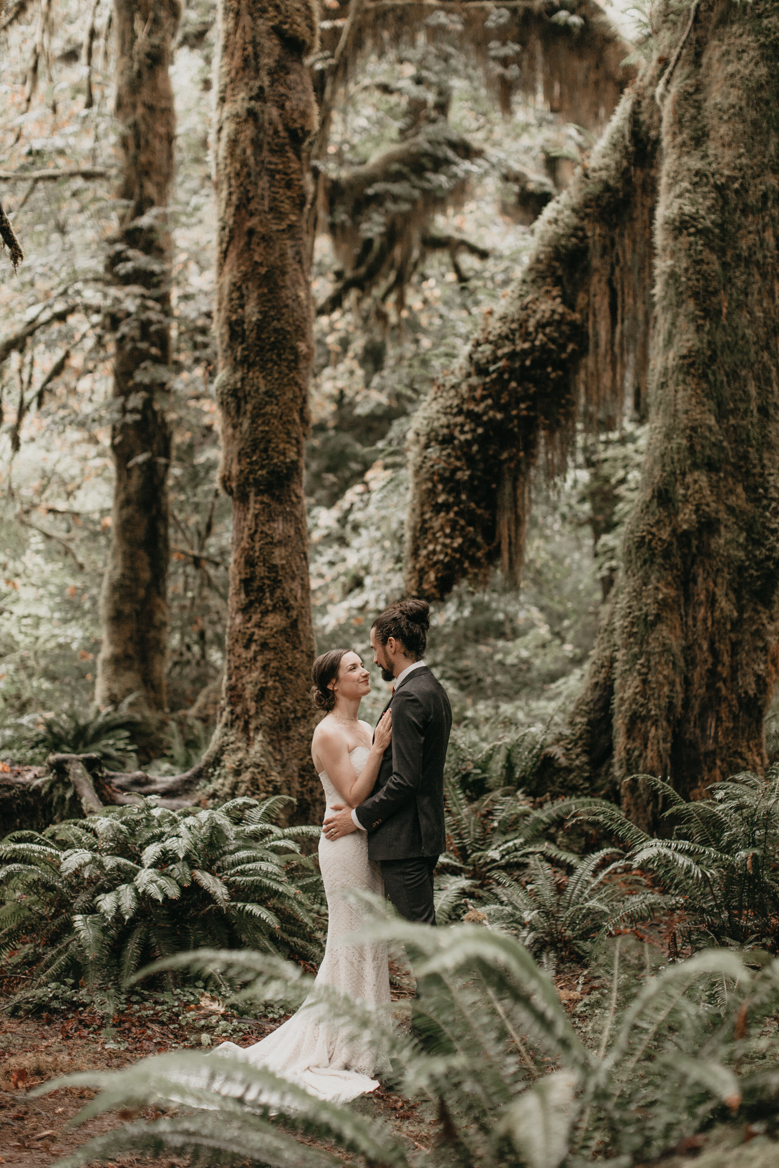 Nicole-Daacke-Photography-Olympic-national-park-elopement-photography-intimiate-elopement-in-olympic-peninsula-washington-state-rainy-day-ruby-beach-hoh-rainforest-elopement-inspiration-rainforest-pnw-elopement-photography-129.jpg