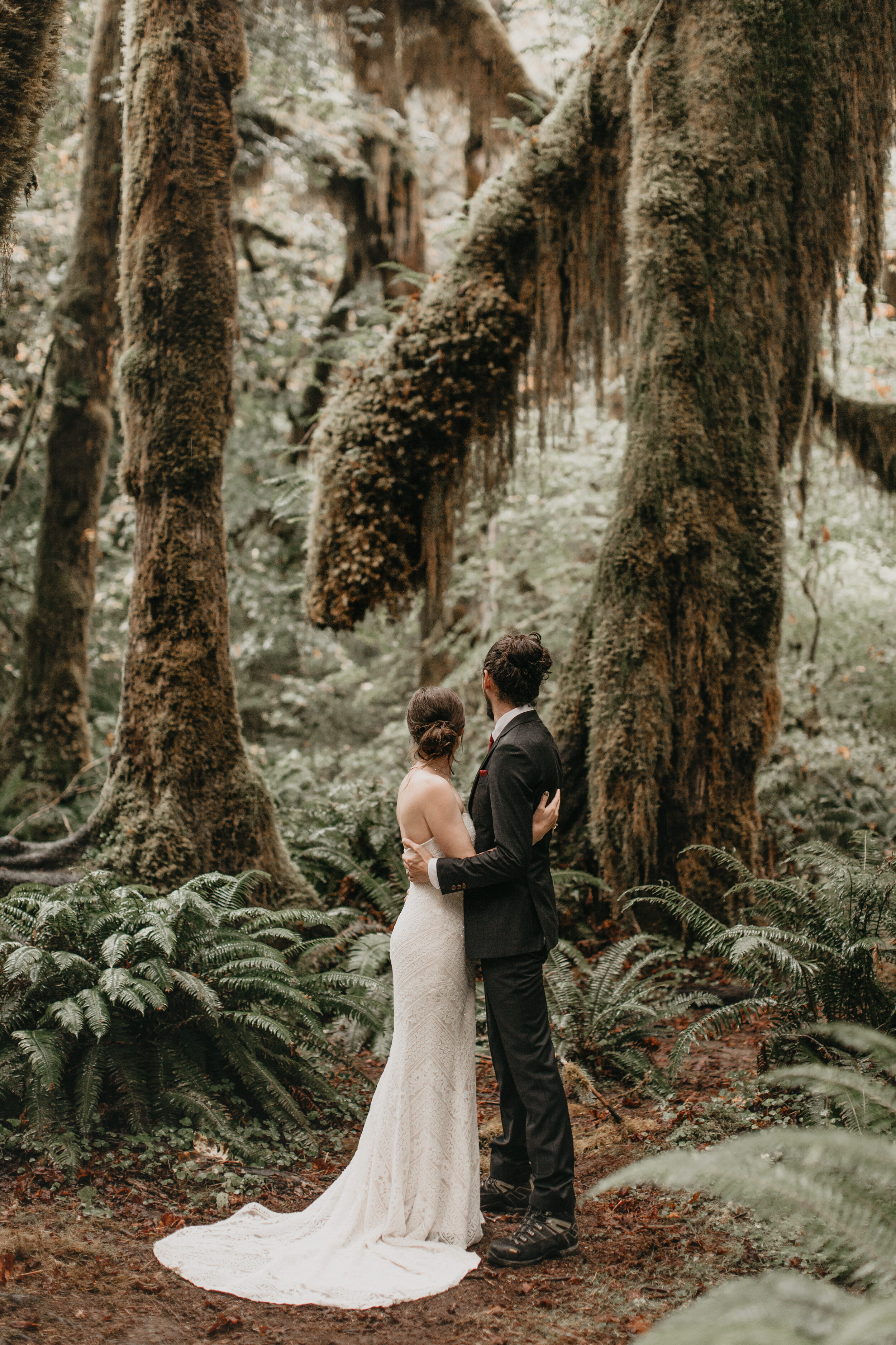 Nicole-Daacke-Photography-Olympic-national-park-elopement-photography-intimiate-elopement-in-olympic-peninsula-washington-state-rainy-day-ruby-beach-hoh-rainforest-elopement-inspiration-rainforest-pnw-elopement-photography-130.jpg