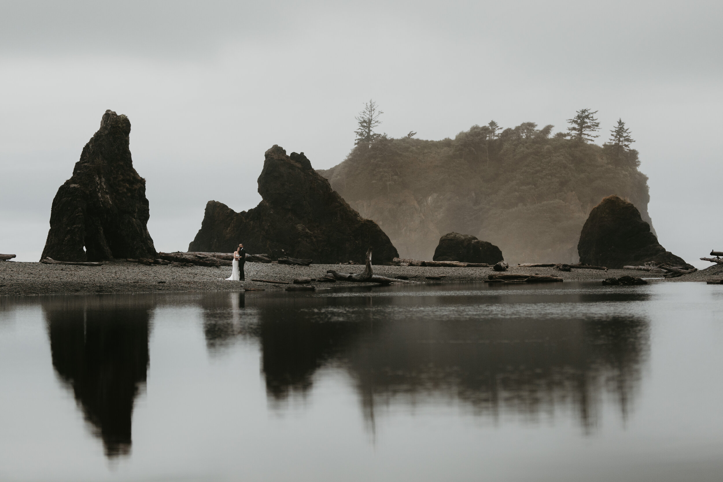 Nicole-Daacke-Photography-Olympic-national-park-elopement-photography-intimiate-elopement-in-olympic-peninsula-washington-state-rainy-day-ruby-beach-hoh-rainforest-elopement-inspiration-rainforest-pnw-elopement-photography-149.jpg