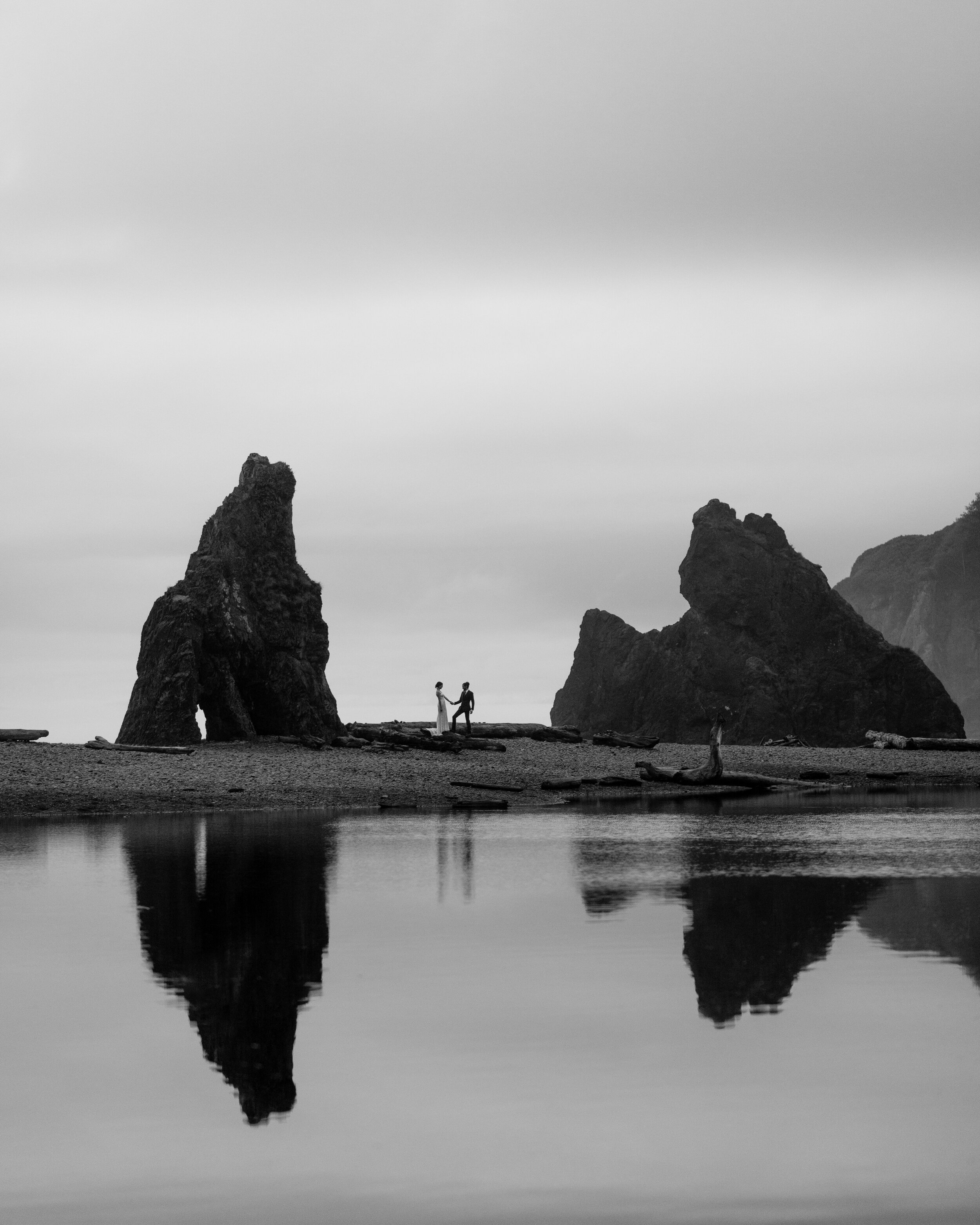 Nicole-Daacke-Photography-Olympic-national-park-elopement-photography-intimiate-elopement-in-olympic-peninsula-washington-state-rainy-day-ruby-beach-hoh-rainforest-elopement-inspiration-rainforest-pnw-elopement-photography-152.jpg