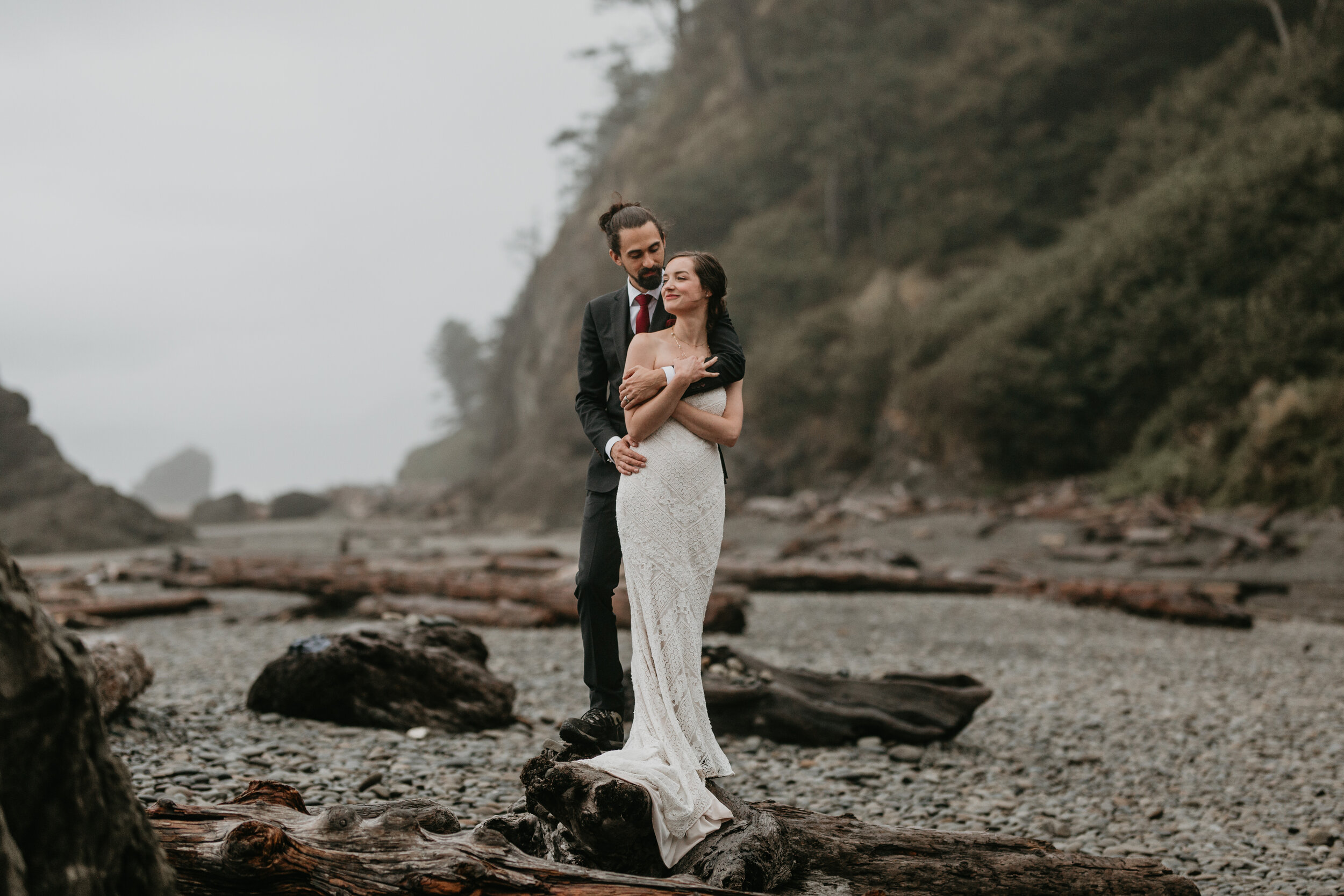 Nicole-Daacke-Photography-Olympic-national-park-elopement-photography-intimiate-elopement-in-olympic-peninsula-washington-state-rainy-day-ruby-beach-hoh-rainforest-elopement-inspiration-rainforest-pnw-elopement-photography-155.jpg