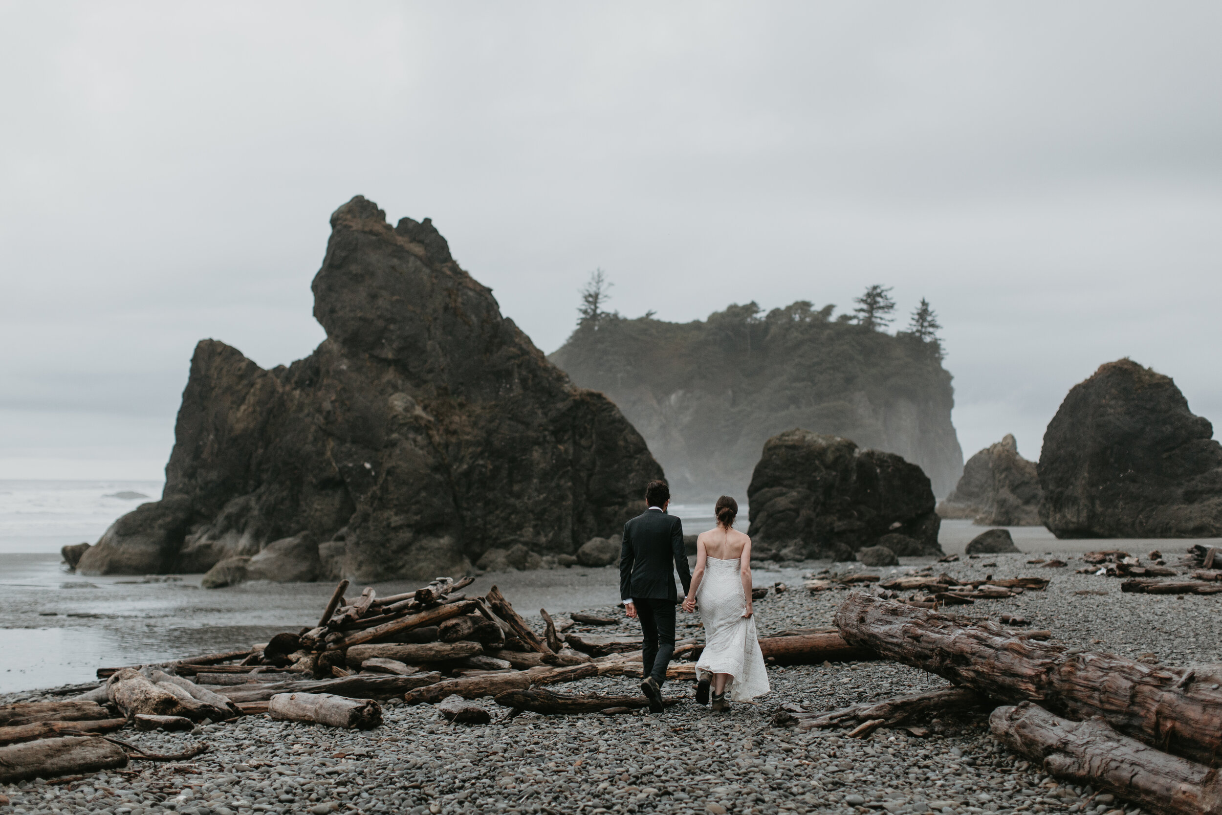 Nicole-Daacke-Photography-Olympic-national-park-elopement-photography-intimiate-elopement-in-olympic-peninsula-washington-state-rainy-day-ruby-beach-hoh-rainforest-elopement-inspiration-rainforest-pnw-elopement-photography-162.jpg