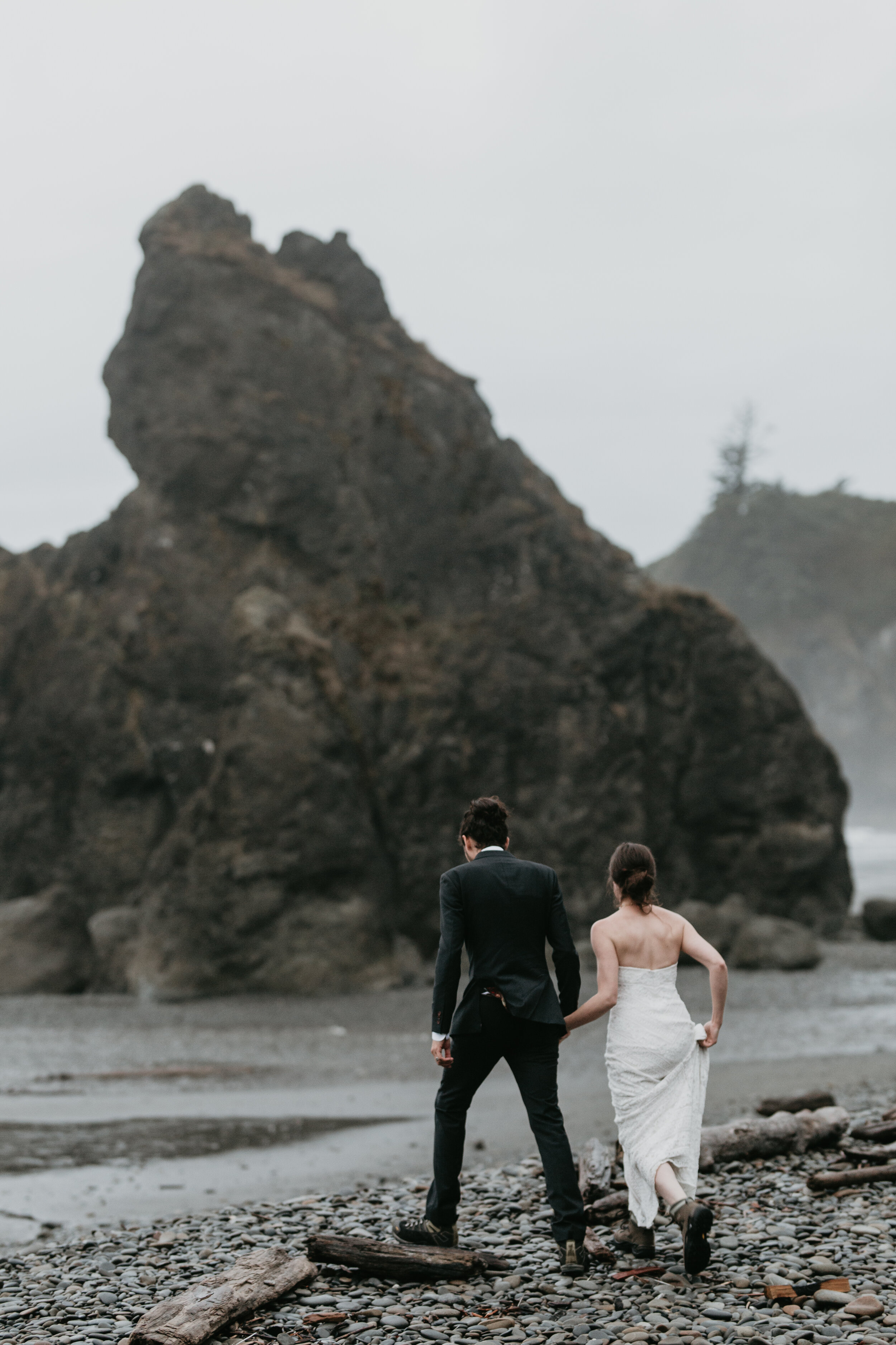 Nicole-Daacke-Photography-Olympic-national-park-elopement-photography-intimiate-elopement-in-olympic-peninsula-washington-state-rainy-day-ruby-beach-hoh-rainforest-elopement-inspiration-rainforest-pnw-elopement-photography-163.jpg