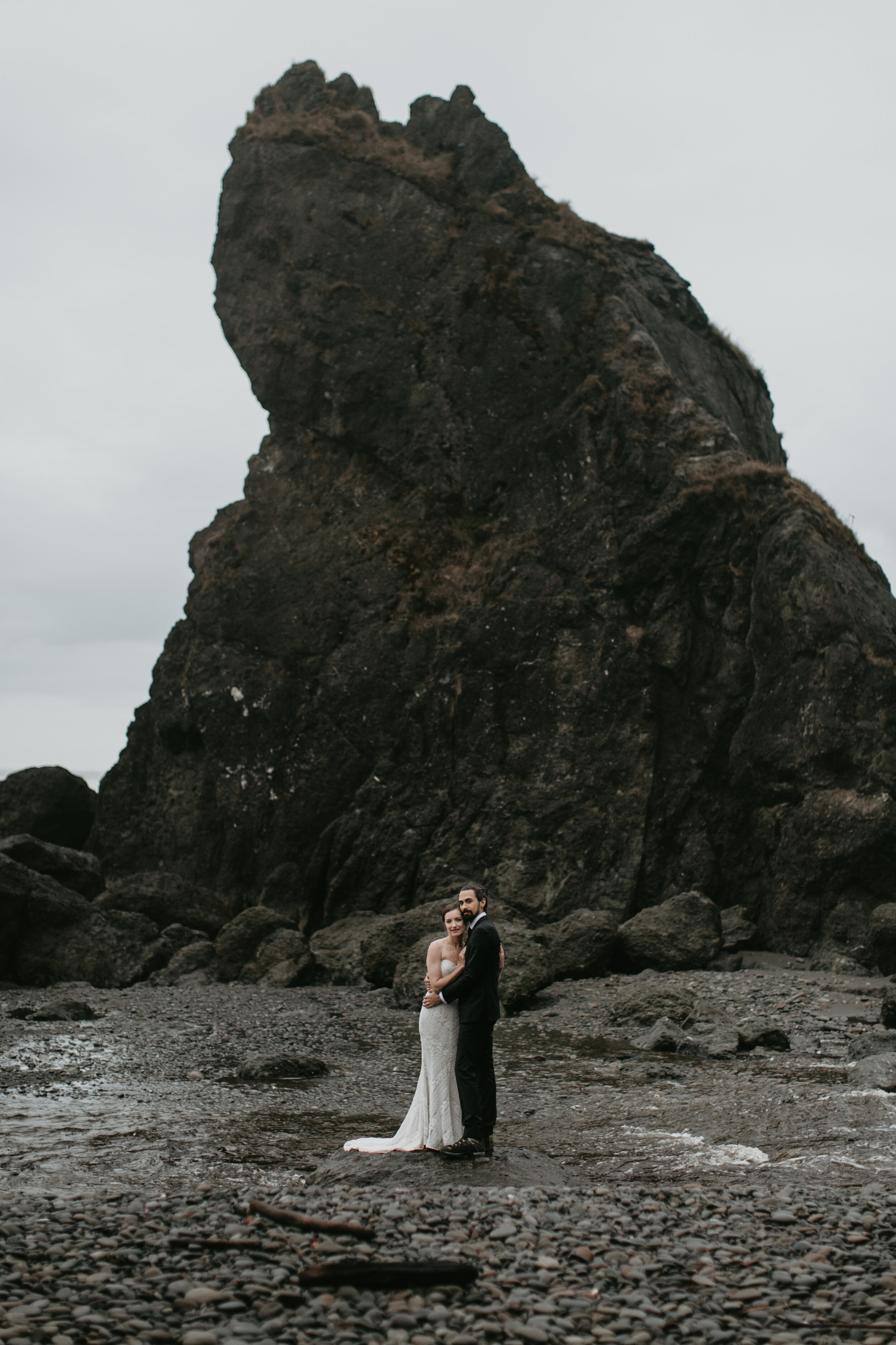 Nicole-Daacke-Photography-Olympic-national-park-elopement-photography-intimiate-elopement-in-olympic-peninsula-washington-state-rainy-day-ruby-beach-hoh-rainforest-elopement-inspiration-rainforest-pnw-elopement-photography-166.jpg