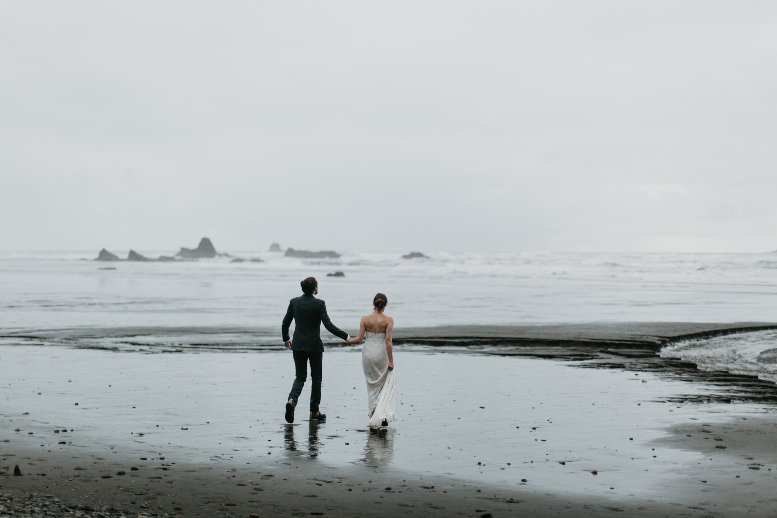 Nicole-Daacke-Photography-Olympic-national-park-elopement-photography-intimiate-elopement-in-olympic-peninsula-washington-state-rainy-day-ruby-beach-hoh-rainforest-elopement-inspiration-rainforest-pnw-elopement-photography-168.jpg