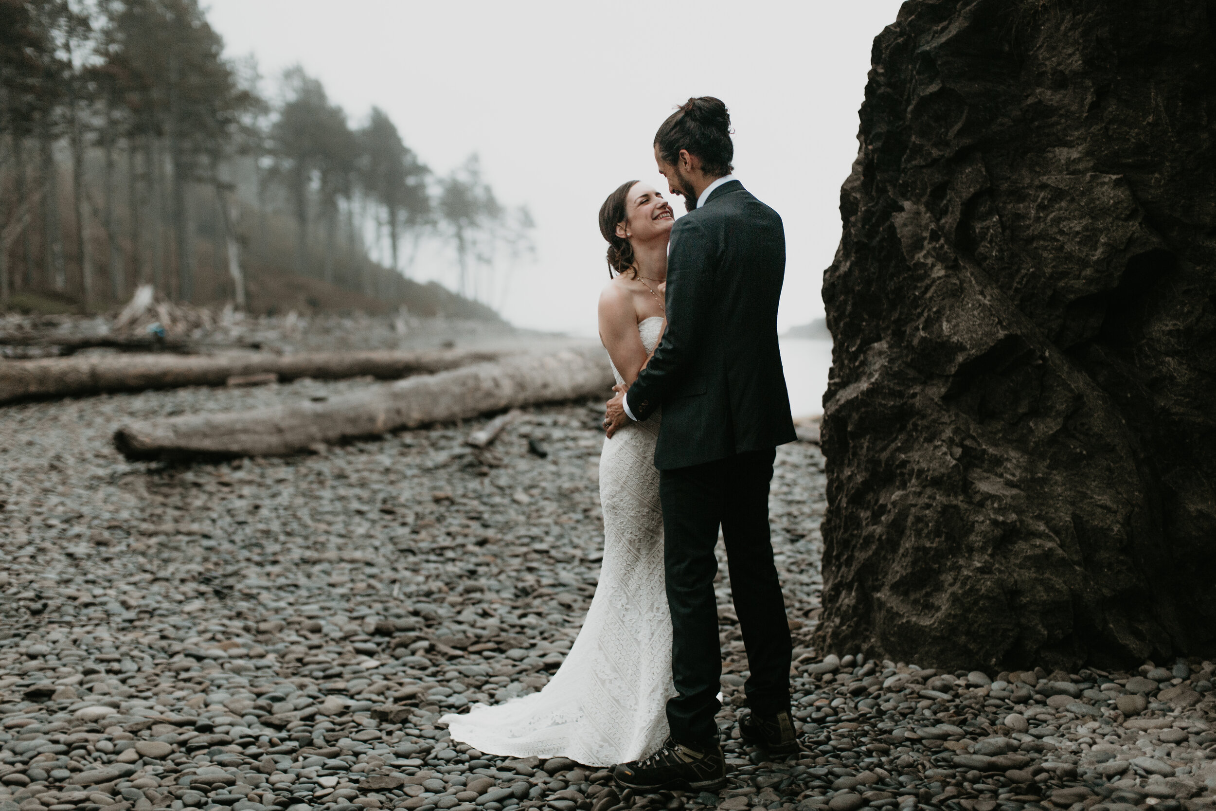 Nicole-Daacke-Photography-Olympic-national-park-elopement-photography-intimiate-elopement-in-olympic-peninsula-washington-state-rainy-day-ruby-beach-hoh-rainforest-elopement-inspiration-rainforest-pnw-elopement-photography-174.jpg