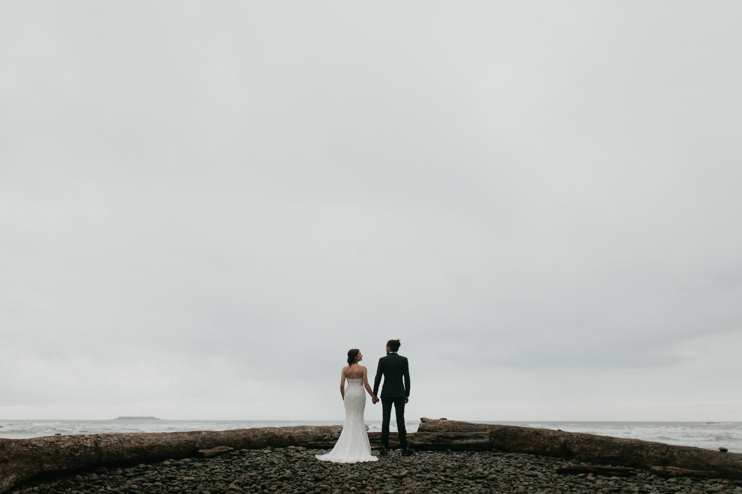 Nicole-Daacke-Photography-Olympic-national-park-elopement-photography-intimiate-elopement-in-olympic-peninsula-washington-state-rainy-day-ruby-beach-hoh-rainforest-elopement-inspiration-rainforest-pnw-elopement-photography-176.jpg