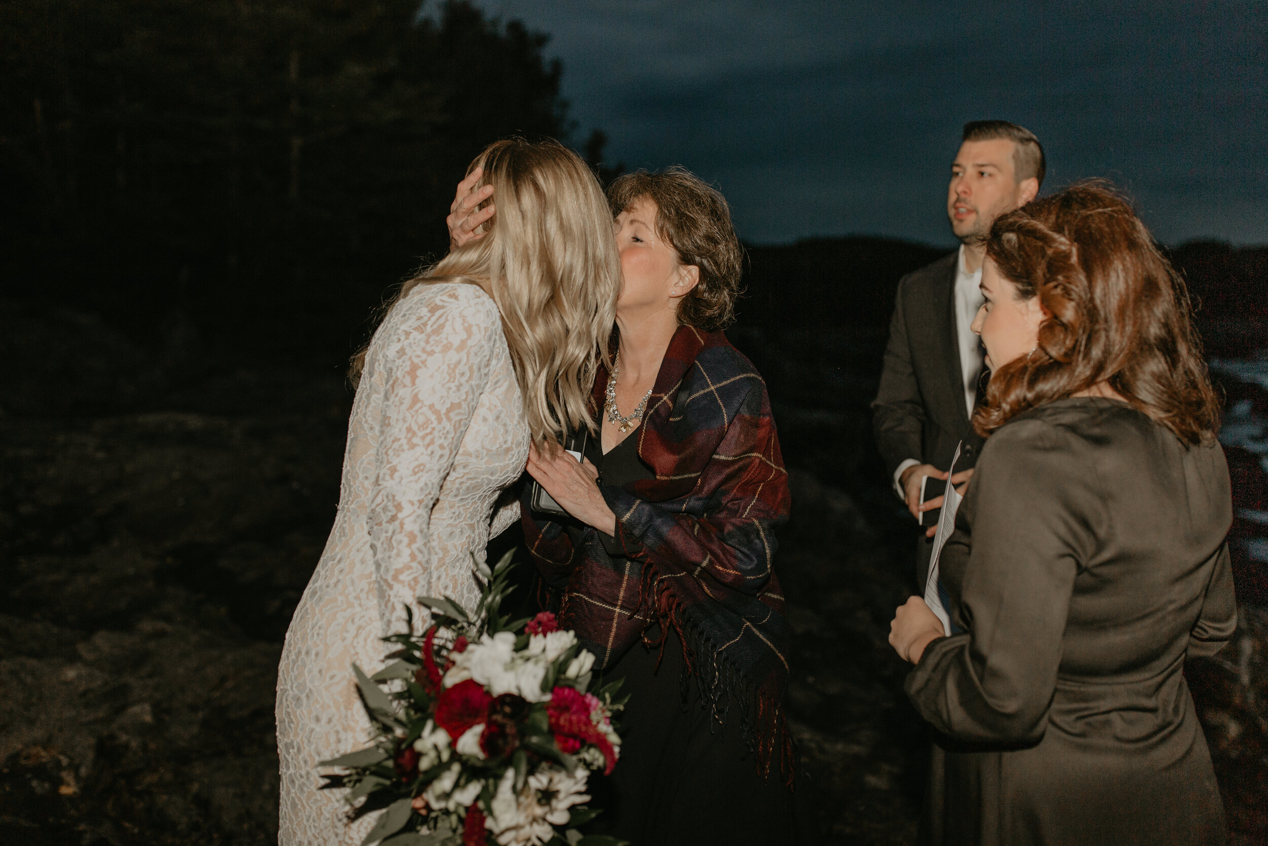 Nicole-Daacke-Photography-Acadia-national-park-elopement-photography-elopement-in-acadia-inspiration-maine-intimate-wedding-destination-elopement-photographer-rainy-day-maine-coast-bar-harbor-elopement-photography-102.jpg