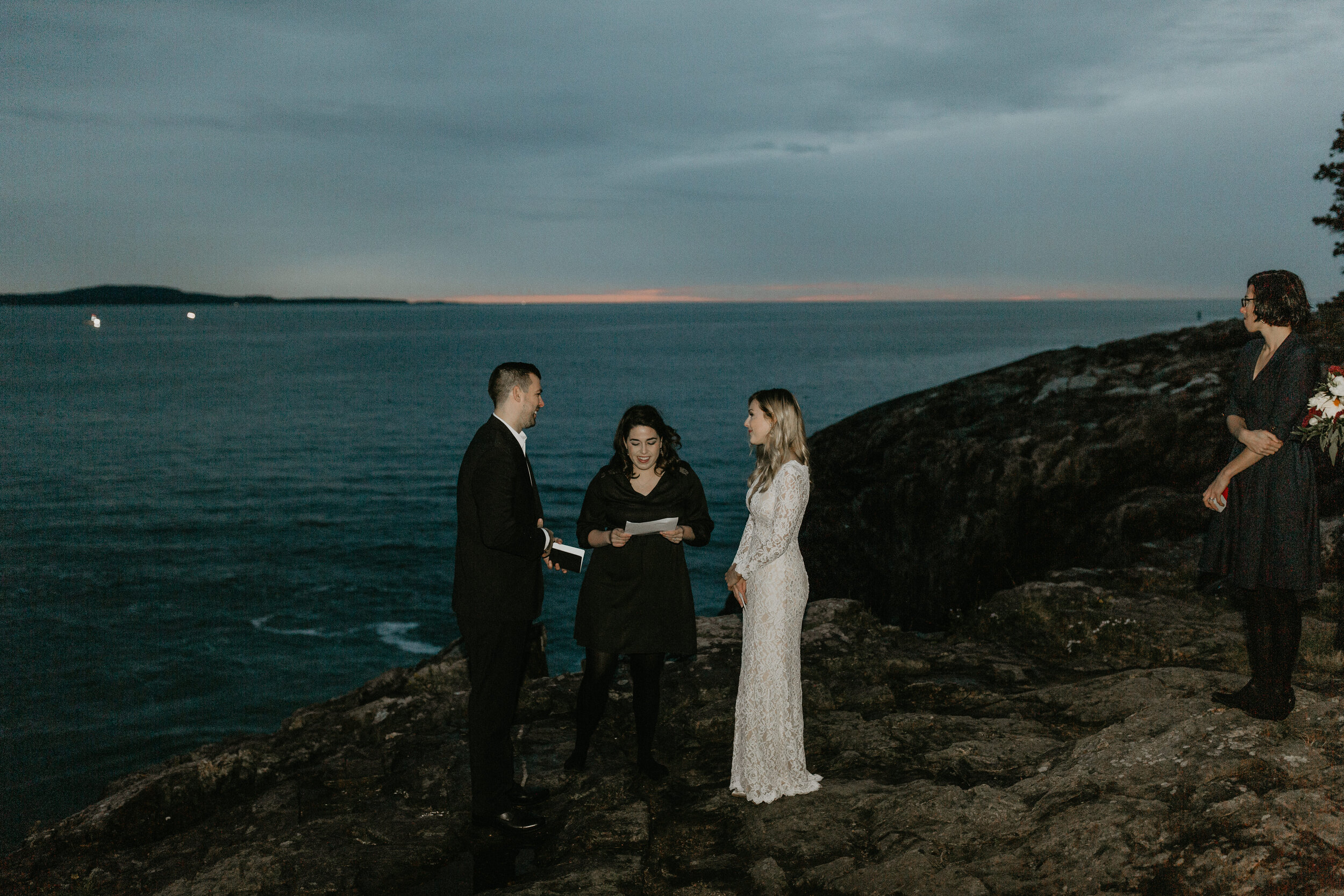 Nicole-Daacke-Photography-Acadia-national-park-elopement-photography-elopement-in-acadia-inspiration-maine-intimate-wedding-destination-elopement-photographer-rainy-day-maine-coast-bar-harbor-elopement-photography-103.jpg
