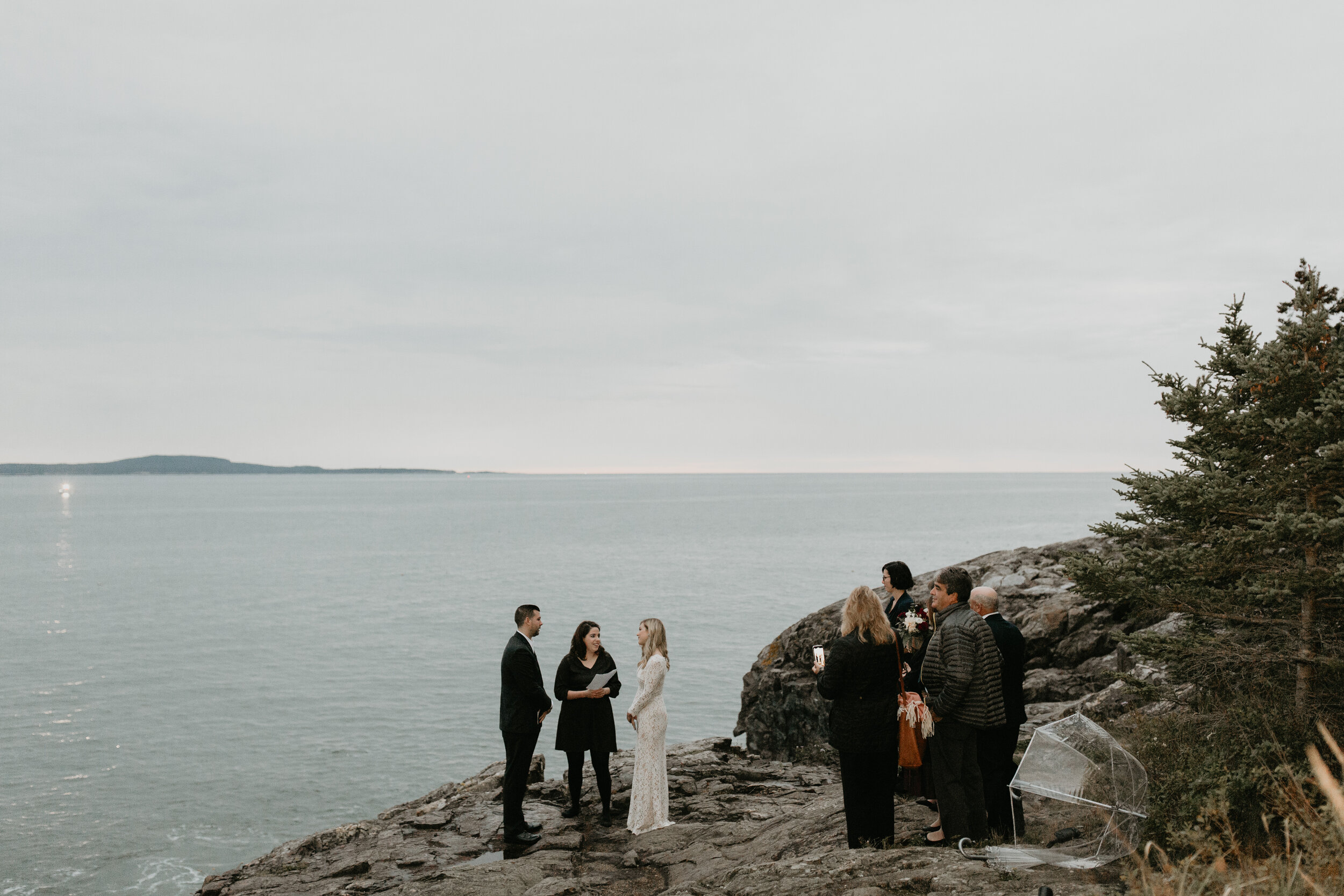 Nicole-Daacke-Photography-Acadia-national-park-elopement-photography-elopement-in-acadia-inspiration-maine-intimate-wedding-destination-elopement-photographer-rainy-day-maine-coast-bar-harbor-elopement-photography-112.jpg