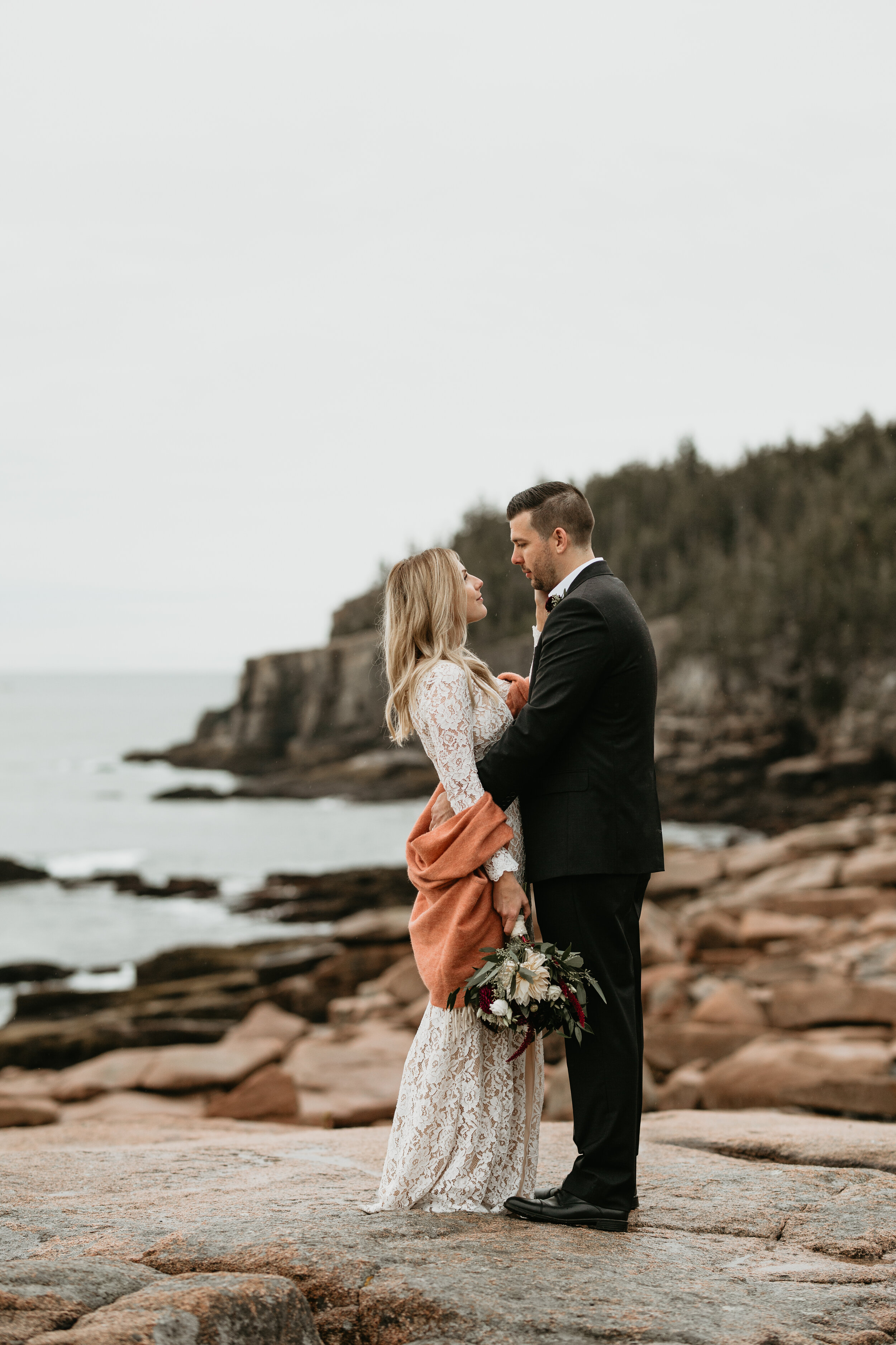 Nicole-Daacke-Photography-Acadia-national-park-elopement-photography-elopement-in-acadia-inspiration-maine-intimate-wedding-destination-elopement-photographer-rainy-day-maine-coast-bar-harbor-elopement-photography-146.jpg