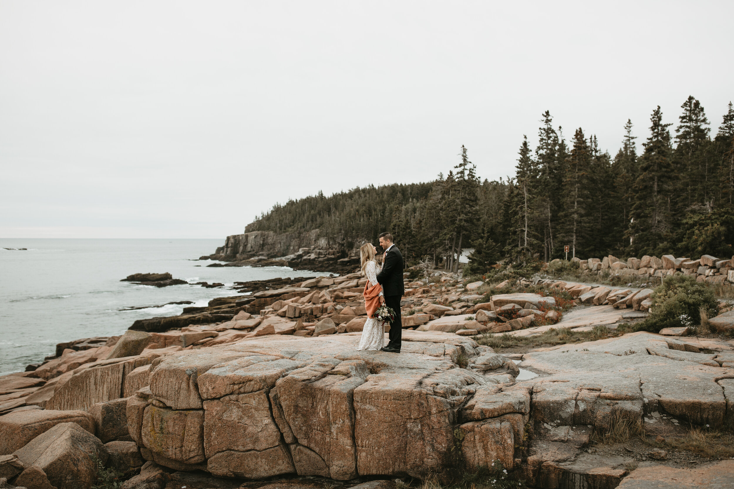 Nicole-Daacke-Photography-Acadia-national-park-elopement-photography-elopement-in-acadia-inspiration-maine-intimate-wedding-destination-elopement-photographer-rainy-day-maine-coast-bar-harbor-elopement-photography-147.jpg