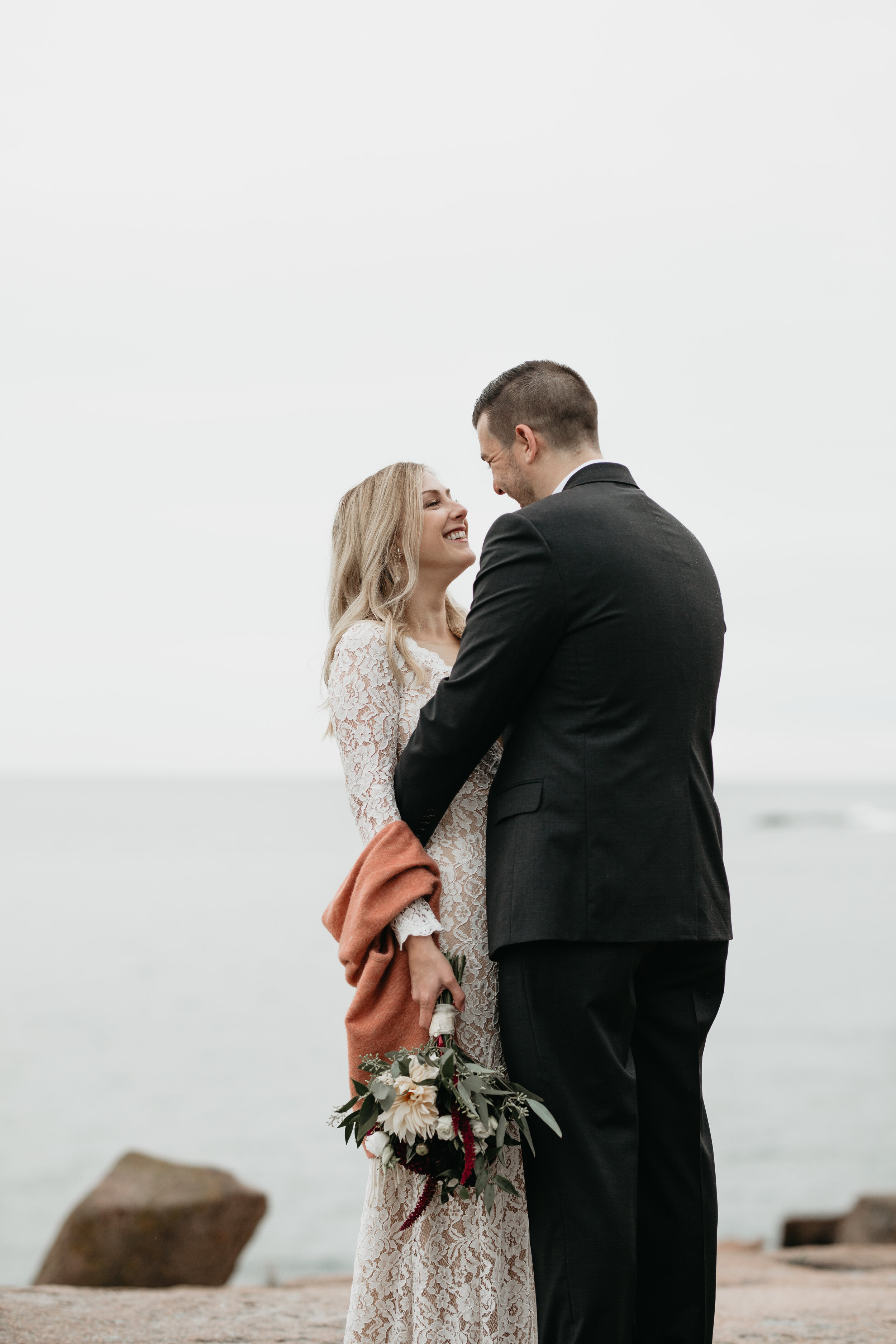 Nicole-Daacke-Photography-Acadia-national-park-elopement-photography-elopement-in-acadia-inspiration-maine-intimate-wedding-destination-elopement-photographer-rainy-day-maine-coast-bar-harbor-elopement-photography-149.jpg