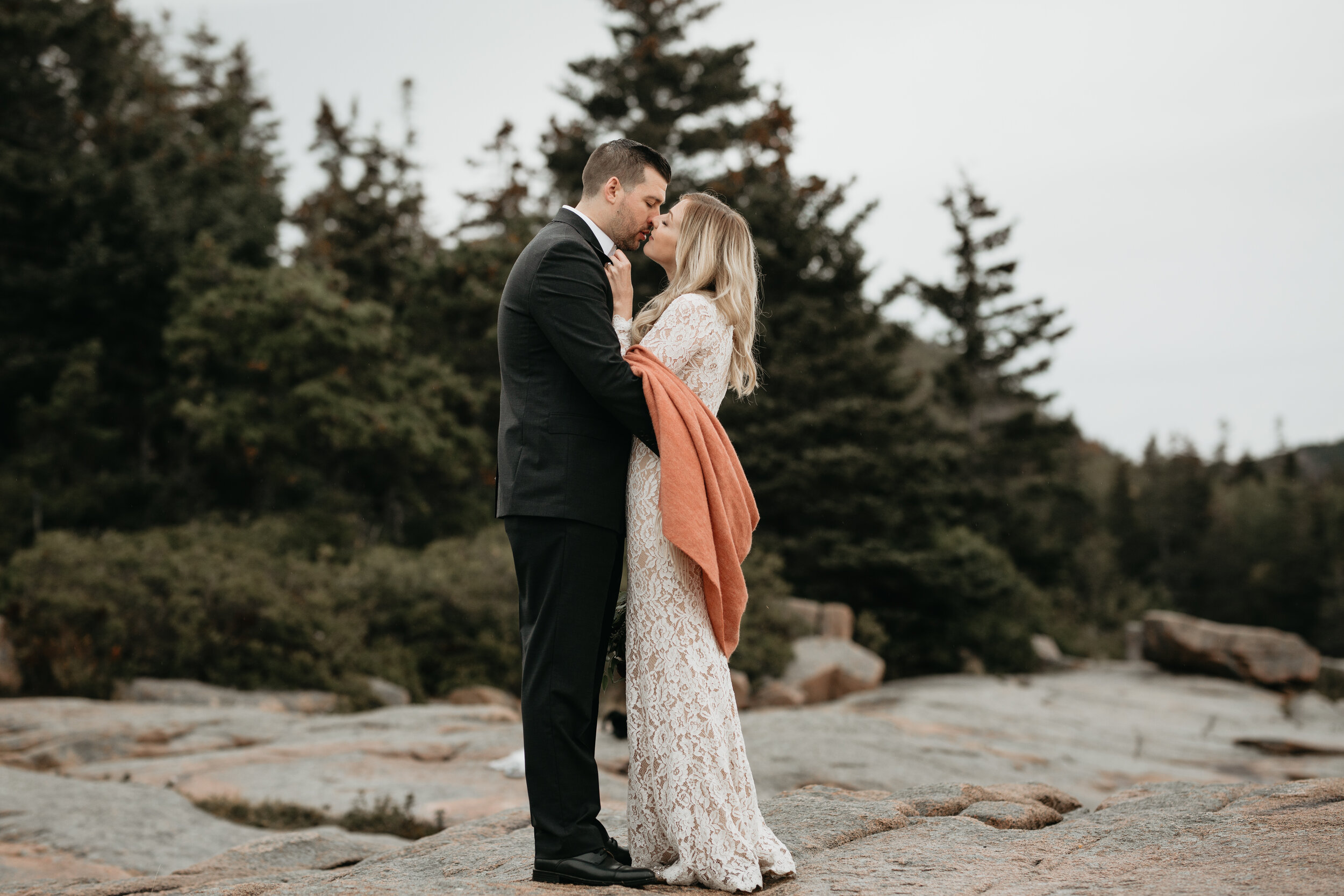 Nicole-Daacke-Photography-Acadia-national-park-elopement-photography-elopement-in-acadia-inspiration-maine-intimate-wedding-destination-elopement-photographer-rainy-day-maine-coast-bar-harbor-elopement-photography-150.jpg