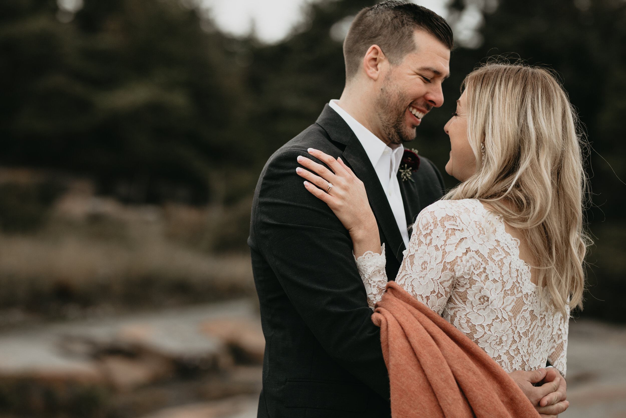 Nicole-Daacke-Photography-Acadia-national-park-elopement-photography-elopement-in-acadia-inspiration-maine-intimate-wedding-destination-elopement-photographer-rainy-day-maine-coast-bar-harbor-elopement-photography-153.jpg