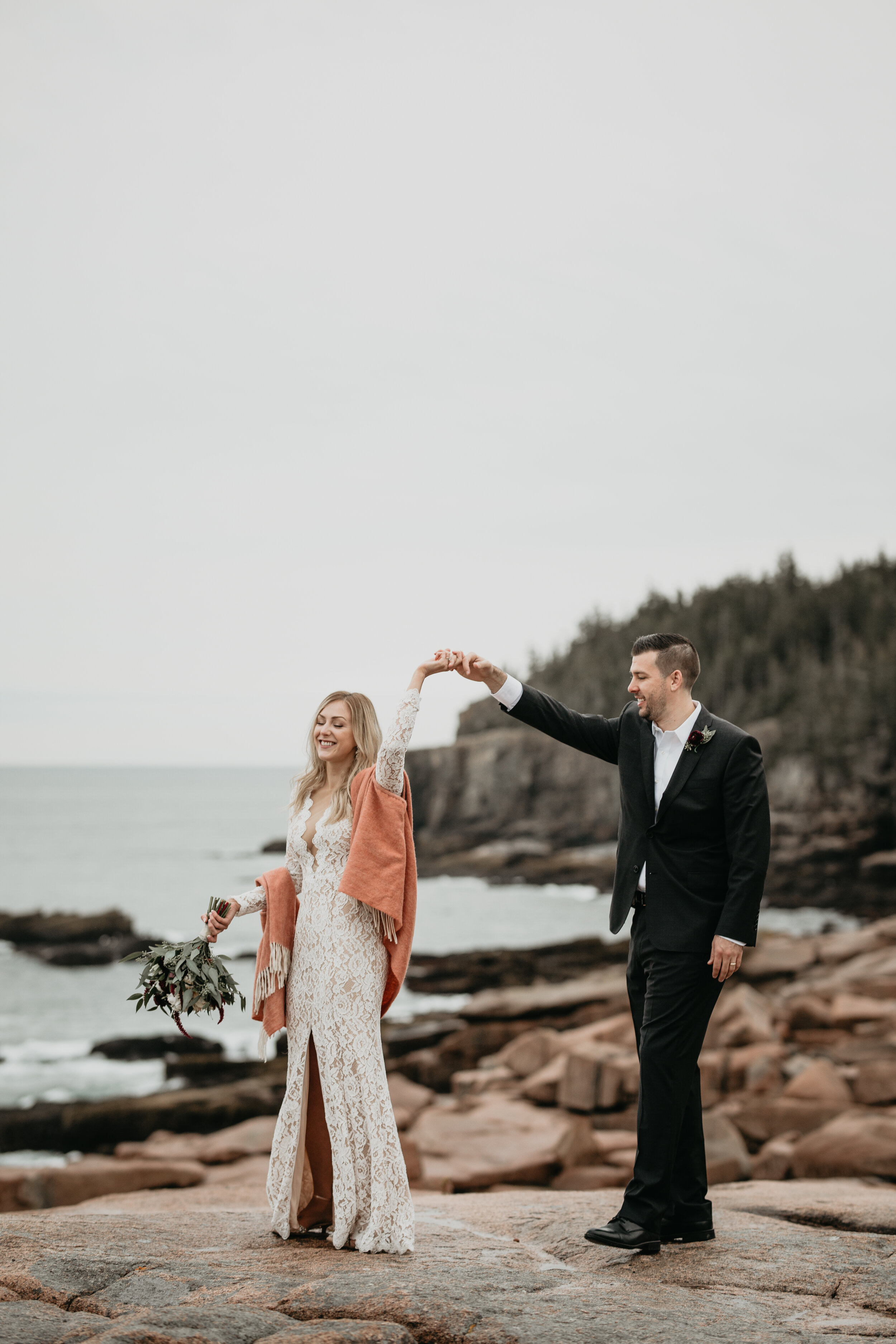 Nicole-Daacke-Photography-Acadia-national-park-elopement-photography-elopement-in-acadia-inspiration-maine-intimate-wedding-destination-elopement-photographer-rainy-day-maine-coast-bar-harbor-elopement-photography-154.jpg