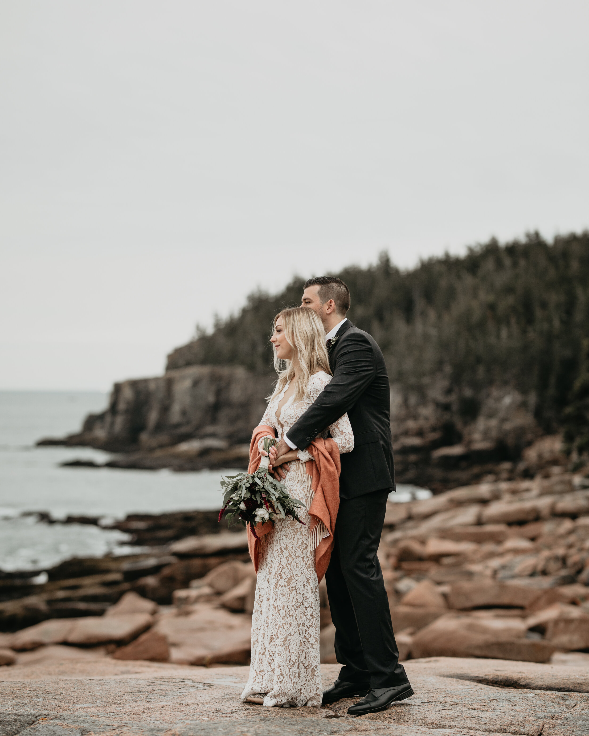 Nicole-Daacke-Photography-Acadia-national-park-elopement-photography-elopement-in-acadia-inspiration-maine-intimate-wedding-destination-elopement-photographer-rainy-day-maine-coast-bar-harbor-elopement-photography-156.jpg