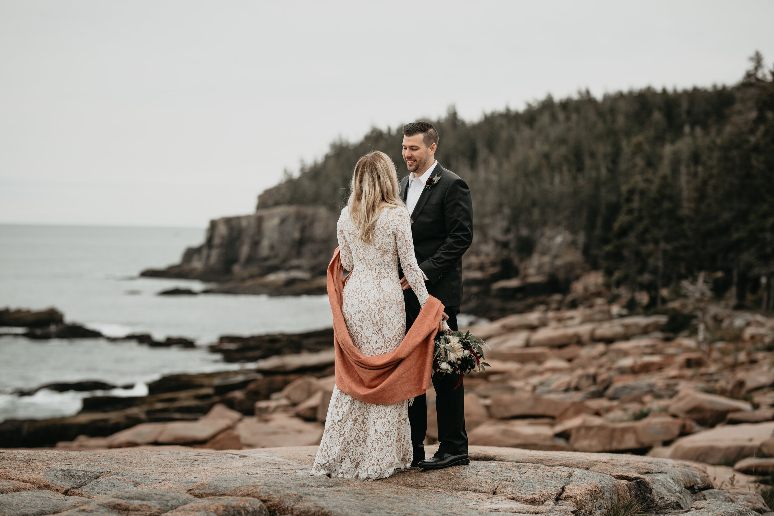 Nicole-Daacke-Photography-Acadia-national-park-elopement-photography-elopement-in-acadia-inspiration-maine-intimate-wedding-destination-elopement-photographer-rainy-day-maine-coast-bar-harbor-elopement-photography-155.jpg