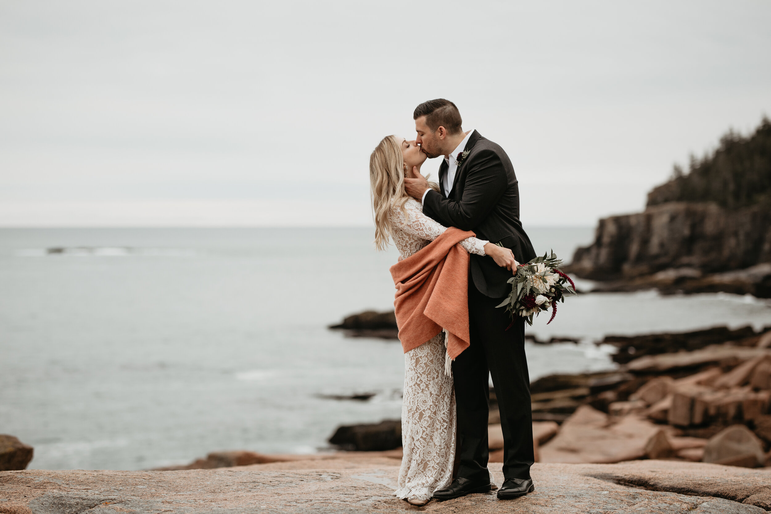 Nicole-Daacke-Photography-Acadia-national-park-elopement-photography-elopement-in-acadia-inspiration-maine-intimate-wedding-destination-elopement-photographer-rainy-day-maine-coast-bar-harbor-elopement-photography-158.jpg