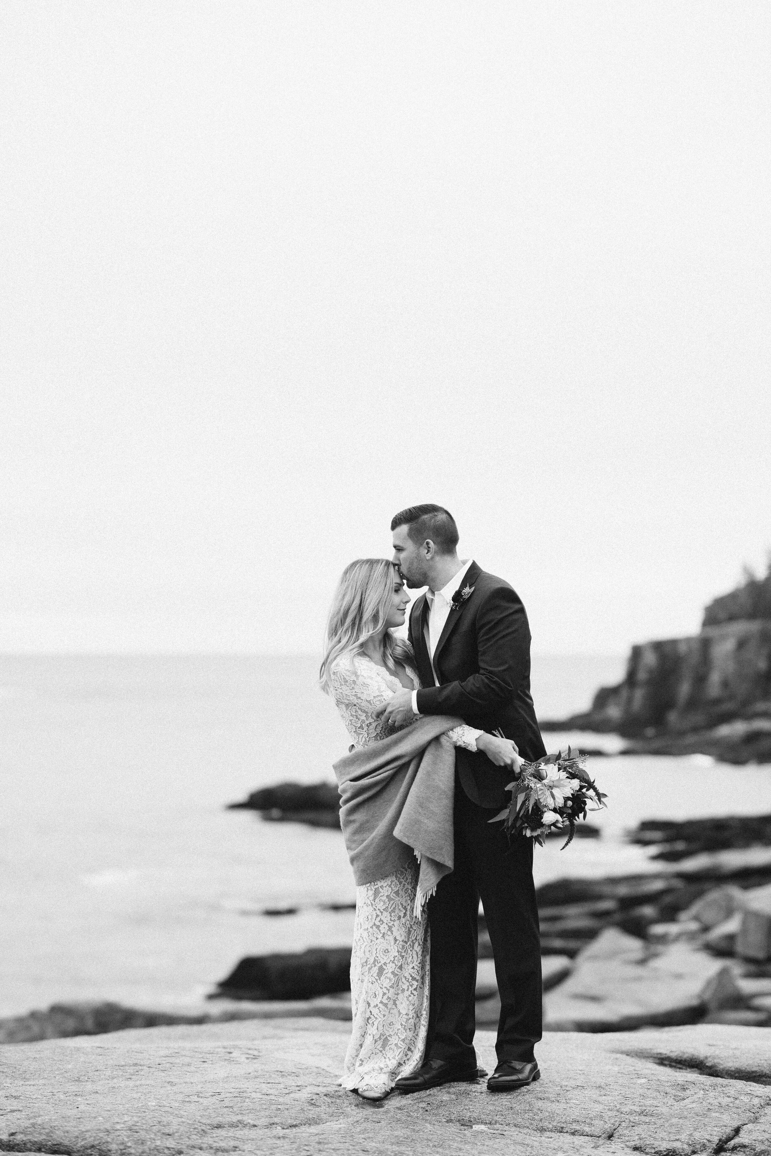 Nicole-Daacke-Photography-Acadia-national-park-elopement-photography-elopement-in-acadia-inspiration-maine-intimate-wedding-destination-elopement-photographer-rainy-day-maine-coast-bar-harbor-elopement-photography-159.jpg