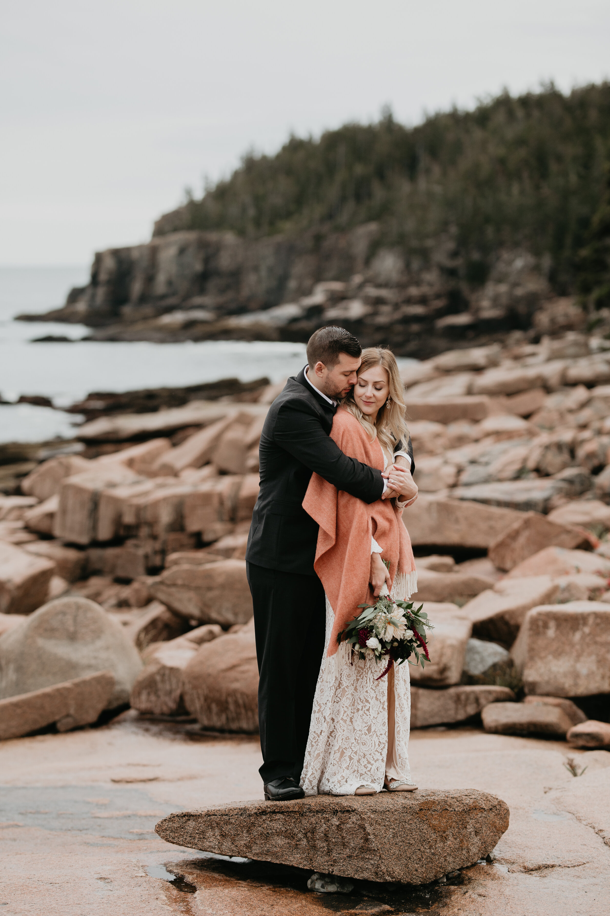 Nicole-Daacke-Photography-Acadia-national-park-elopement-photography-elopement-in-acadia-inspiration-maine-intimate-wedding-destination-elopement-photographer-rainy-day-maine-coast-bar-harbor-elopement-photography-160.jpg