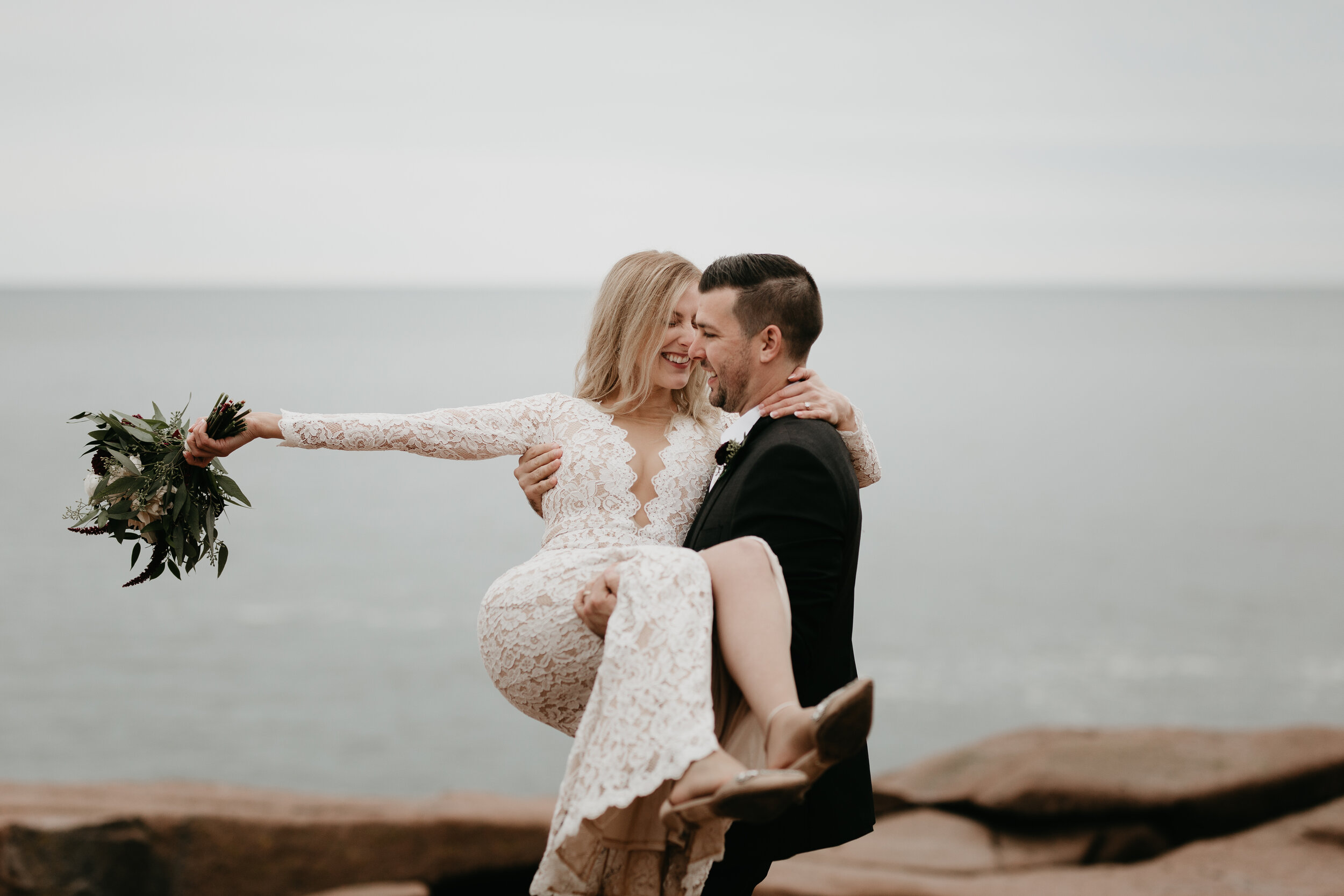 Nicole-Daacke-Photography-Acadia-national-park-elopement-photography-elopement-in-acadia-inspiration-maine-intimate-wedding-destination-elopement-photographer-rainy-day-maine-coast-bar-harbor-elopement-photography-165.jpg