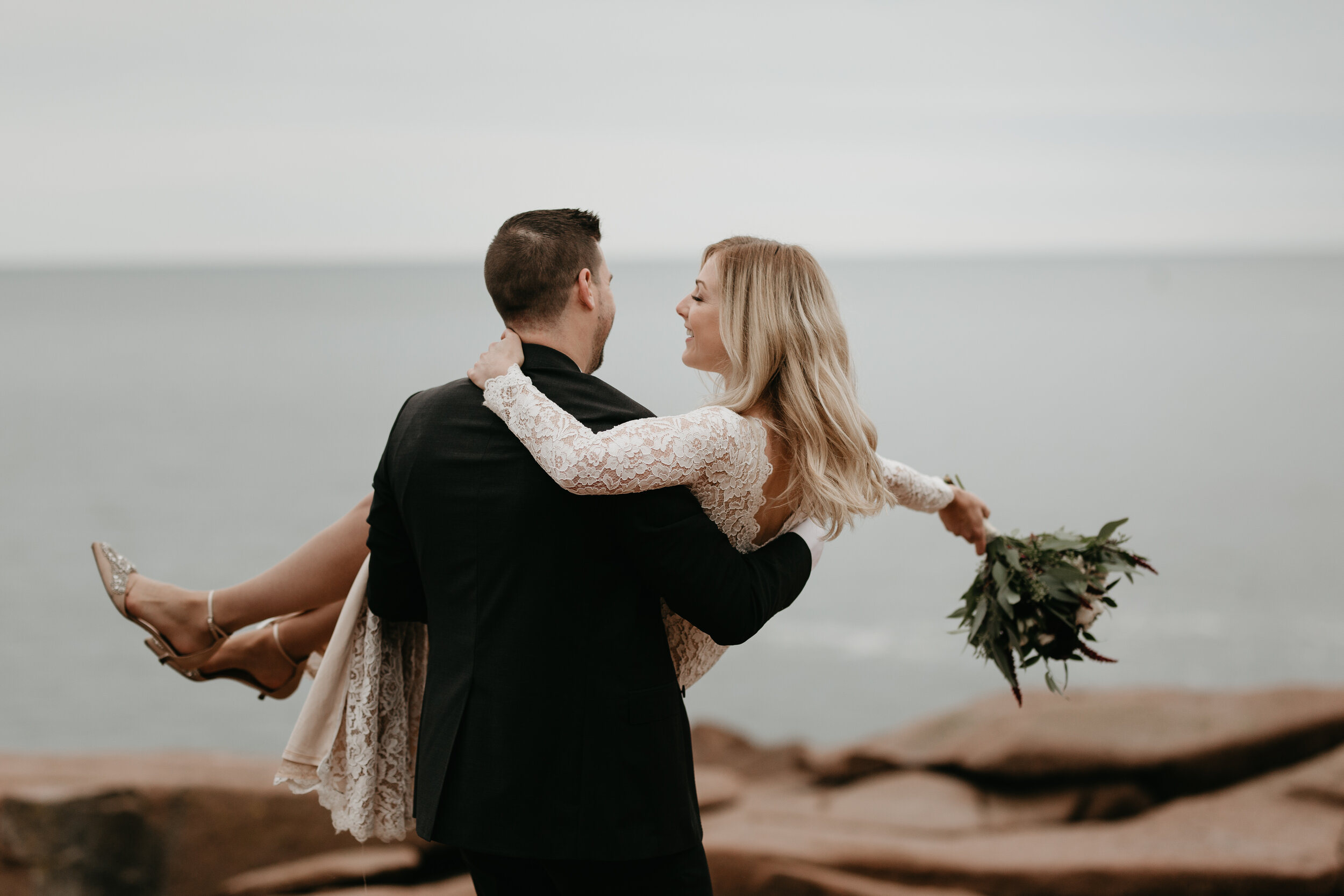 Nicole-Daacke-Photography-Acadia-national-park-elopement-photography-elopement-in-acadia-inspiration-maine-intimate-wedding-destination-elopement-photographer-rainy-day-maine-coast-bar-harbor-elopement-photography-166.jpg