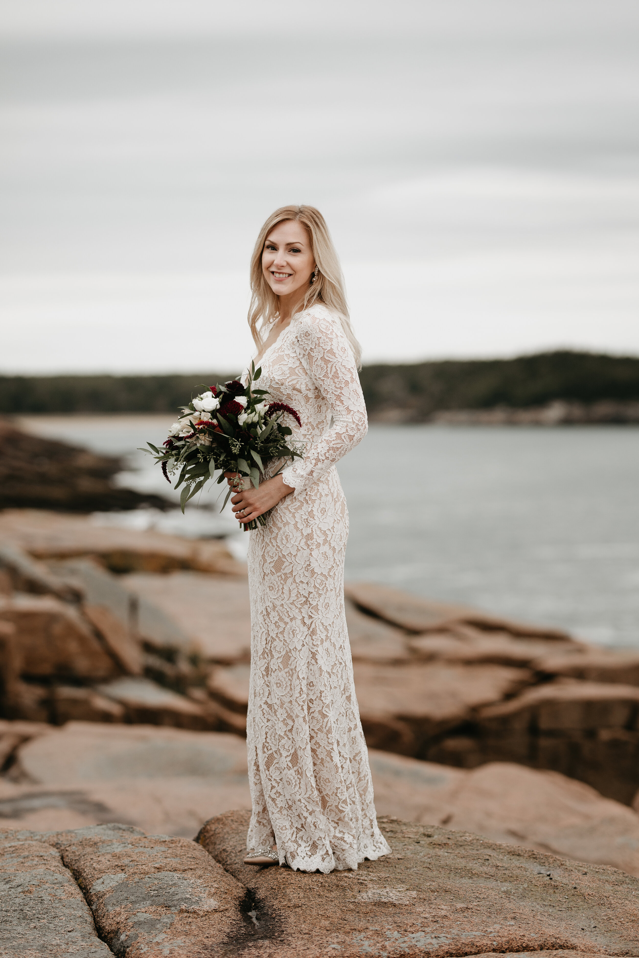 Nicole-Daacke-Photography-Acadia-national-park-elopement-photography-elopement-in-acadia-inspiration-maine-intimate-wedding-destination-elopement-photographer-rainy-day-maine-coast-bar-harbor-elopement-photography-168.jpg