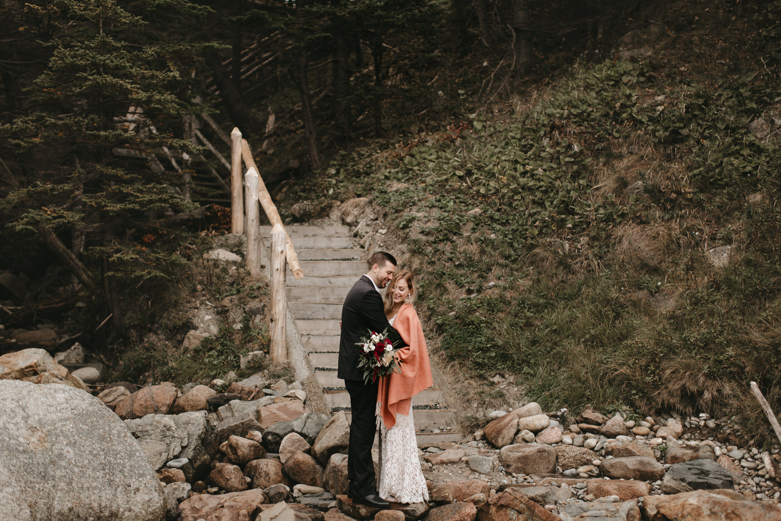 Nicole-Daacke-Photography-Acadia-national-park-elopement-photography-elopement-in-acadia-inspiration-maine-intimate-wedding-destination-elopement-photographer-rainy-day-maine-coast-bar-harbor-elopement-photography-173.jpg