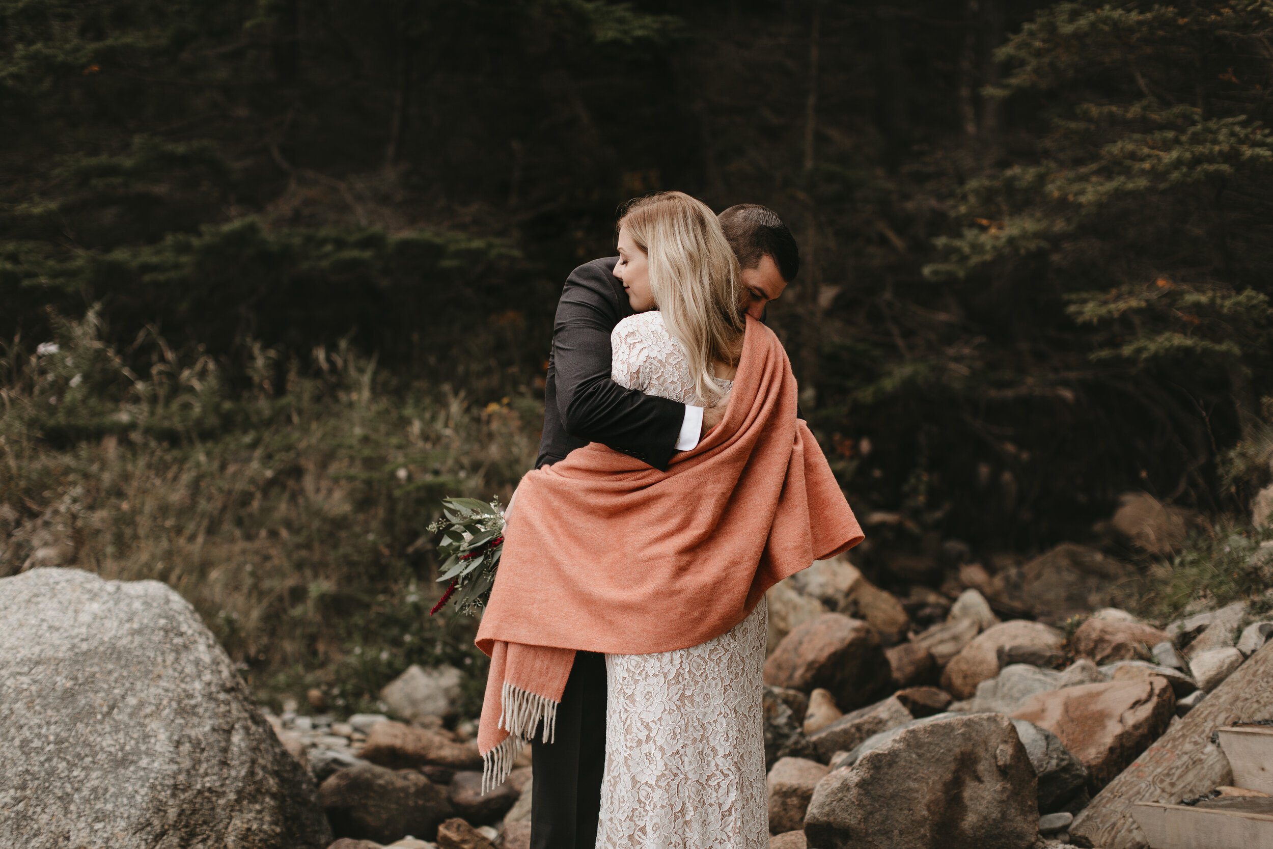 Nicole-Daacke-Photography-Acadia-national-park-elopement-photography-elopement-in-acadia-inspiration-maine-intimate-wedding-destination-elopement-photographer-rainy-day-maine-coast-bar-harbor-elopement-photography-174.jpg